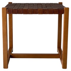 Pouf quadrato in pelle marrone italiana consumata con base in legno, anni '60, Italia