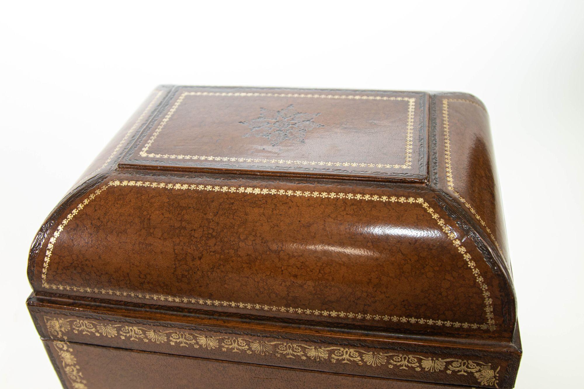 Italian Brown Wrapped Leather Table Box with Gold Tooling and Brass Feet In Good Condition For Sale In North Hollywood, CA