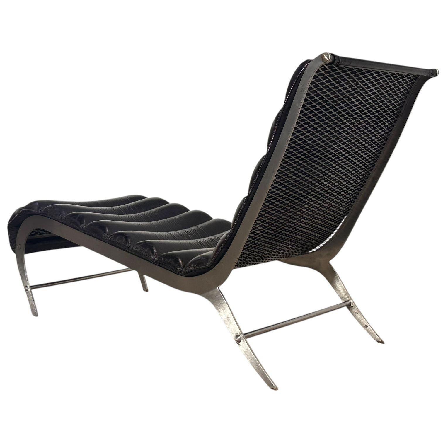Chaise longue italienne en aluminium brossé, 1960 Bon état à Chicago, IL