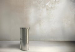 Colonna/pedistallo in metallo spazzolato italiano, design contemporaneo, in stock
