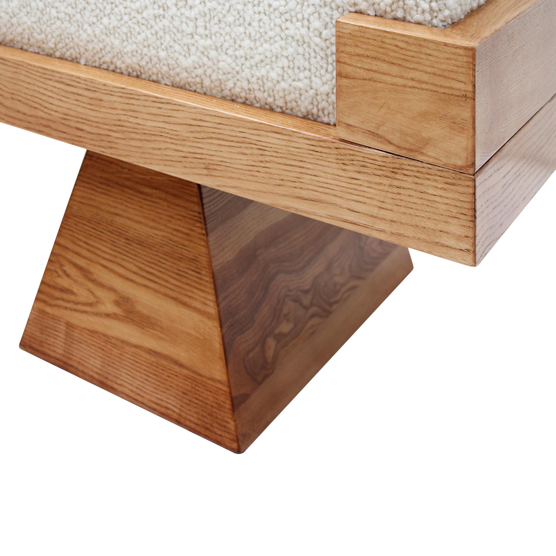 Italian Brutalist Bench in Solid Oak and Wool Bouclé For Sale 4