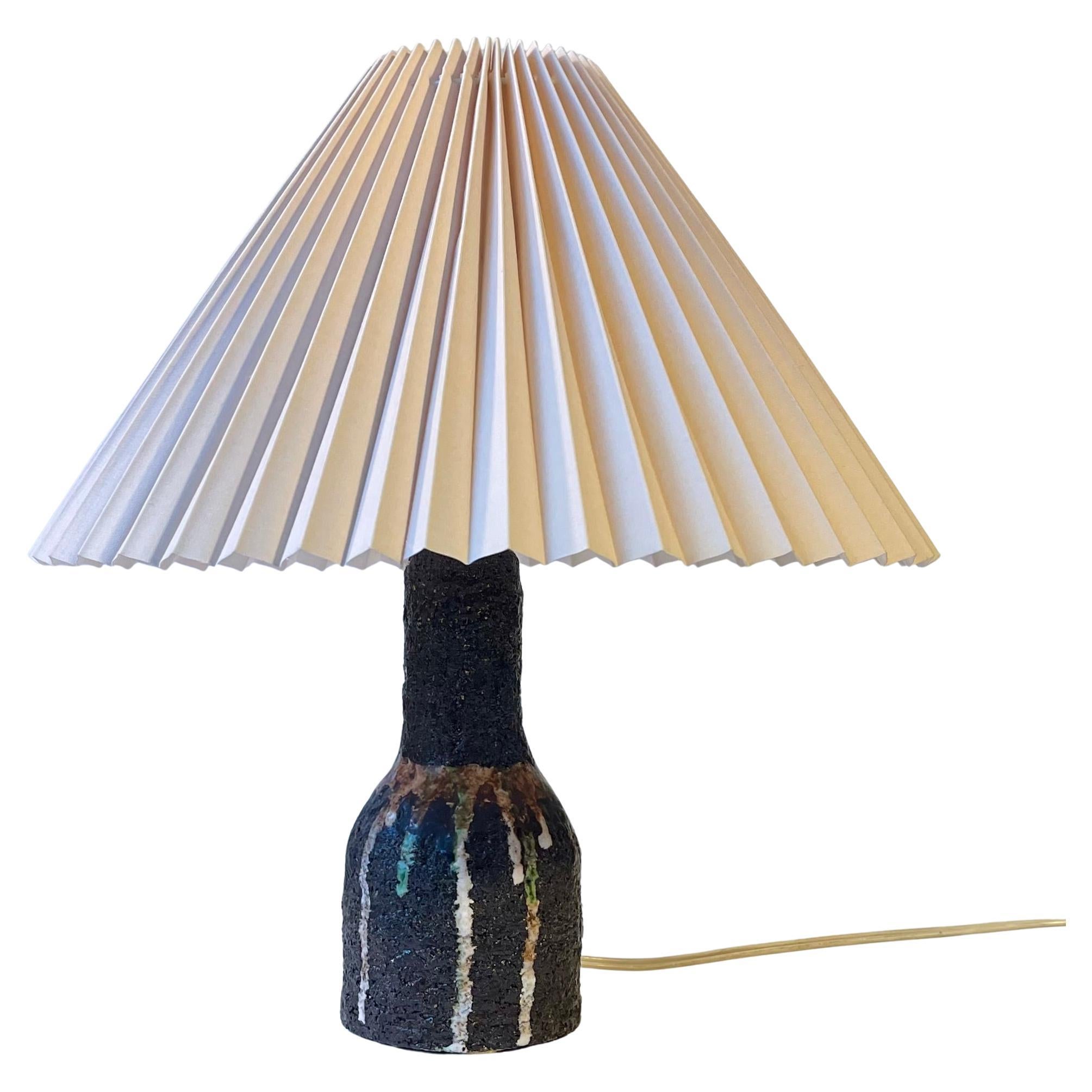 Lampada da tavolo in ceramica brutalista italiana con smalto a correre, anni '70