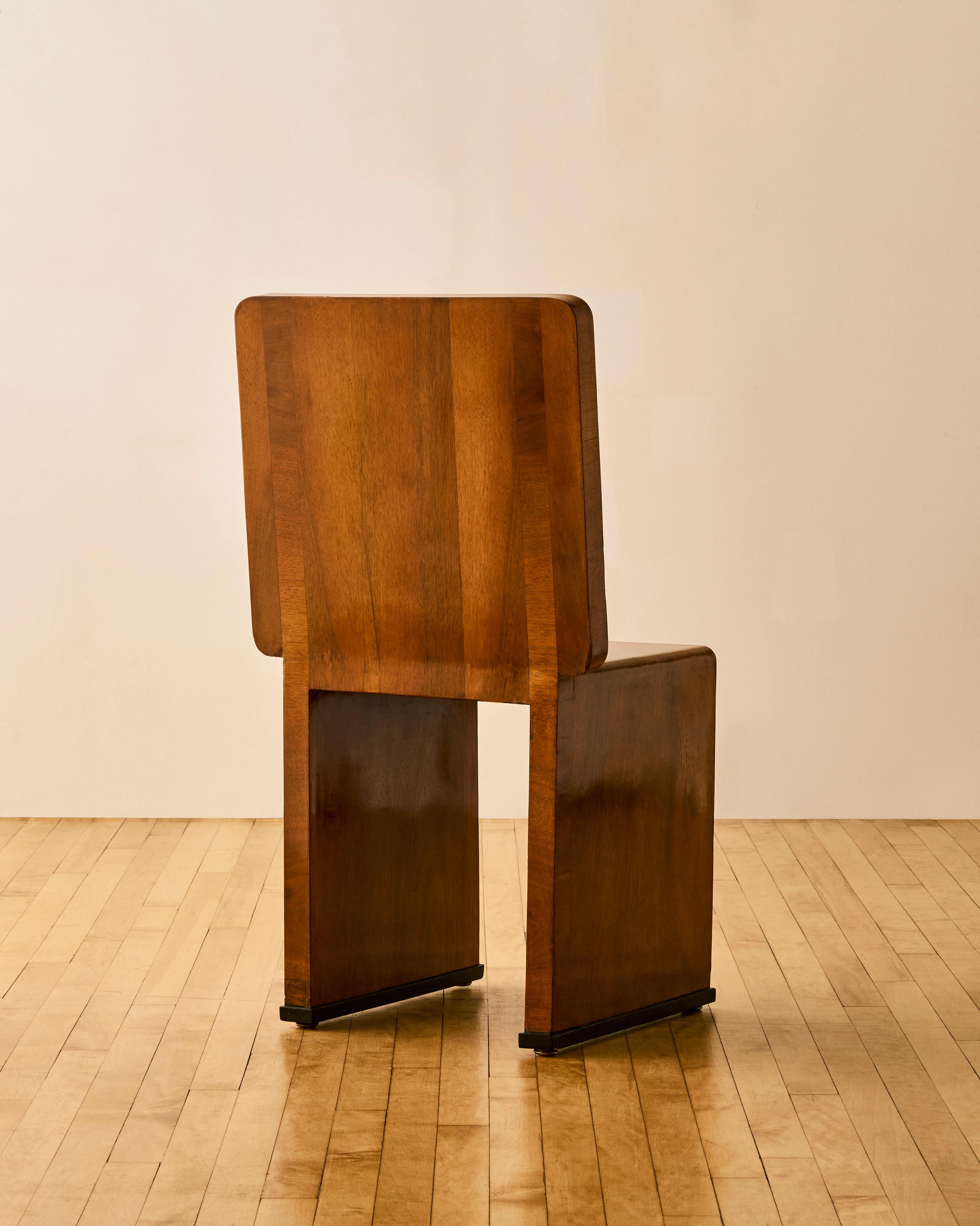 Milieu du XXe siècle A.I.C. C. C'est une chaise brutaliste italienne. en vente