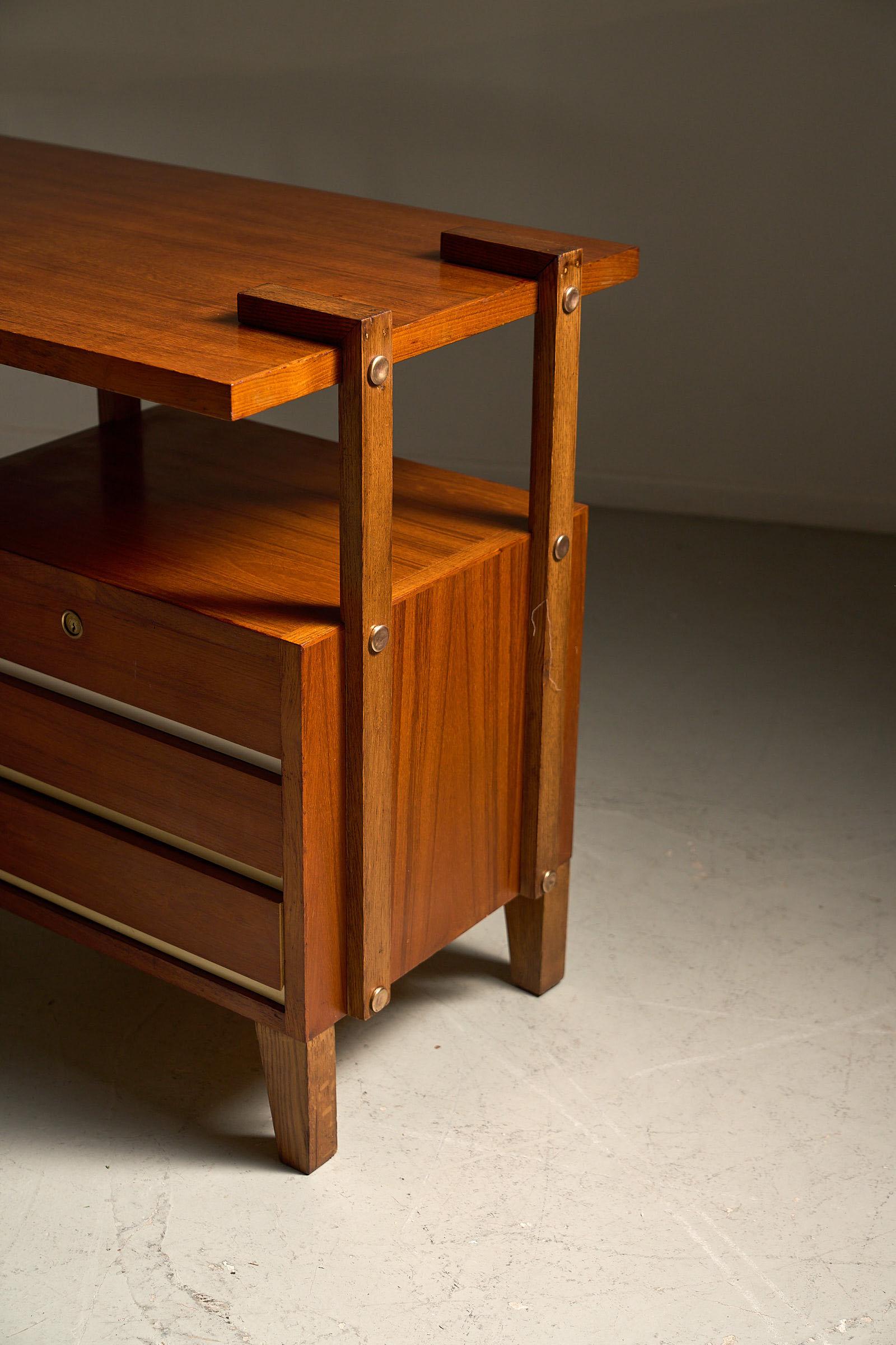Brutalisme Bureau brutaliste italien avec plateau flottant, 1970 en vente