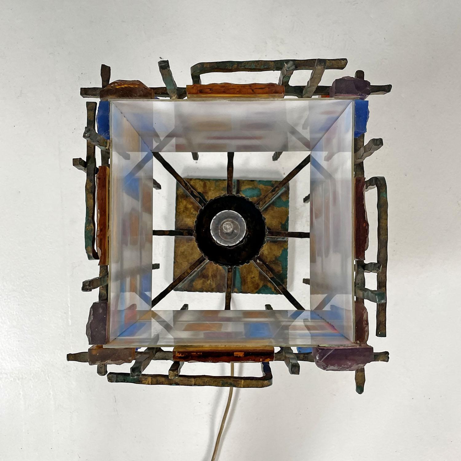 Lampe de table italienne brutaliste géométrique en laiton et verre coloré, années 1950 en vente 2
