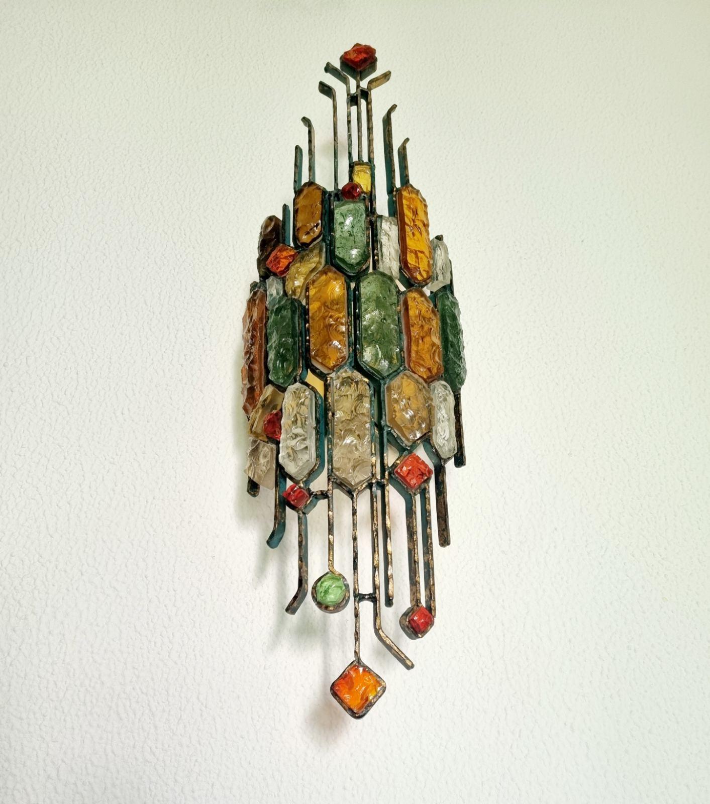 Italian Brutalist Hammered Glass and Wrought Iron Sconce by Longobard, Italy 70s In Excellent Condition In Lucija, SI