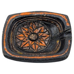 Italian Brutalist Lava Glaze and Sgraffito Vide Poche Catchall, 1960s