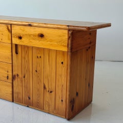 Crédence italienne brutaliste en pin par Silvio Coppola