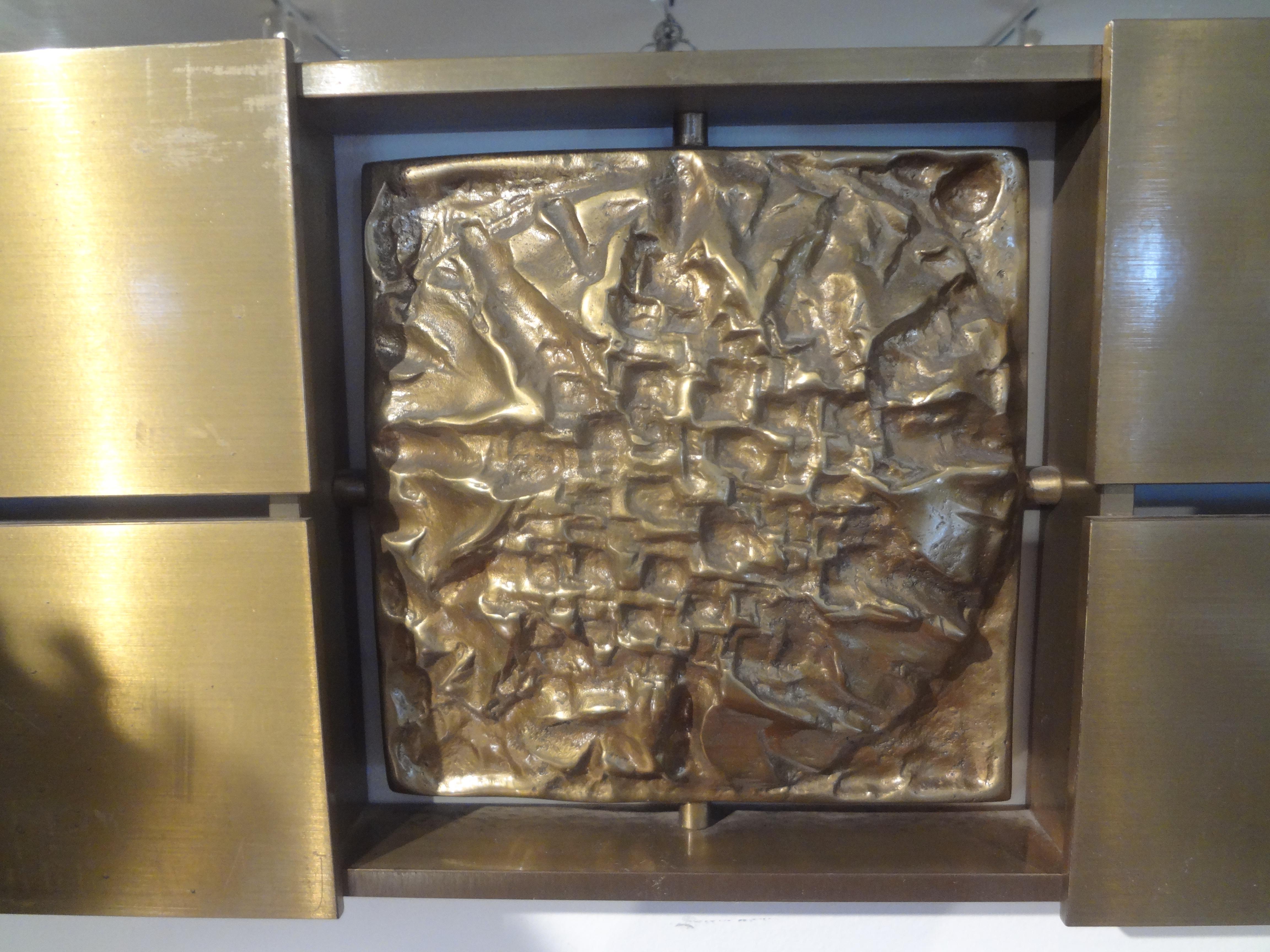 Italian Brutalist sculptural brass mirror by Luciano Frigerio.
Handsome Italian midcentury Brutalist mirror designed by Luciano Frigerio with smoked grey mirror, circa. 1970.
Simple stunning Italian design!