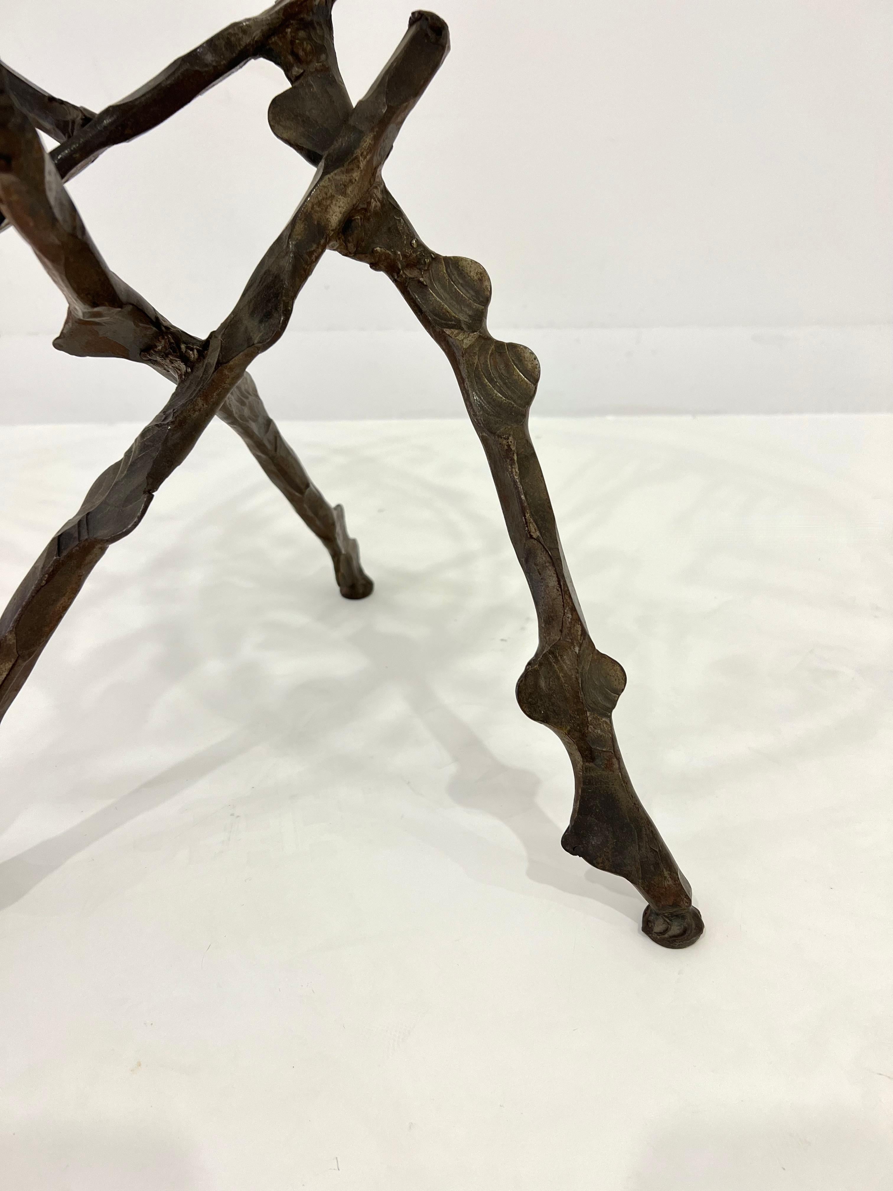Table d'appoint italienne brutaliste en vente 4