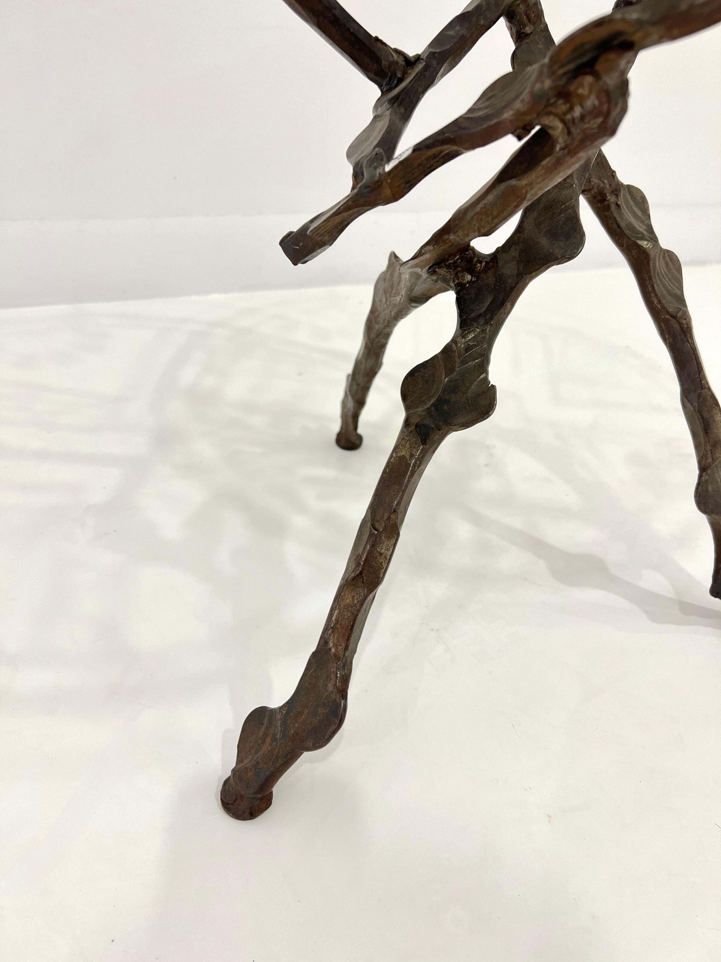 Table d'appoint italienne brutaliste en vente 5