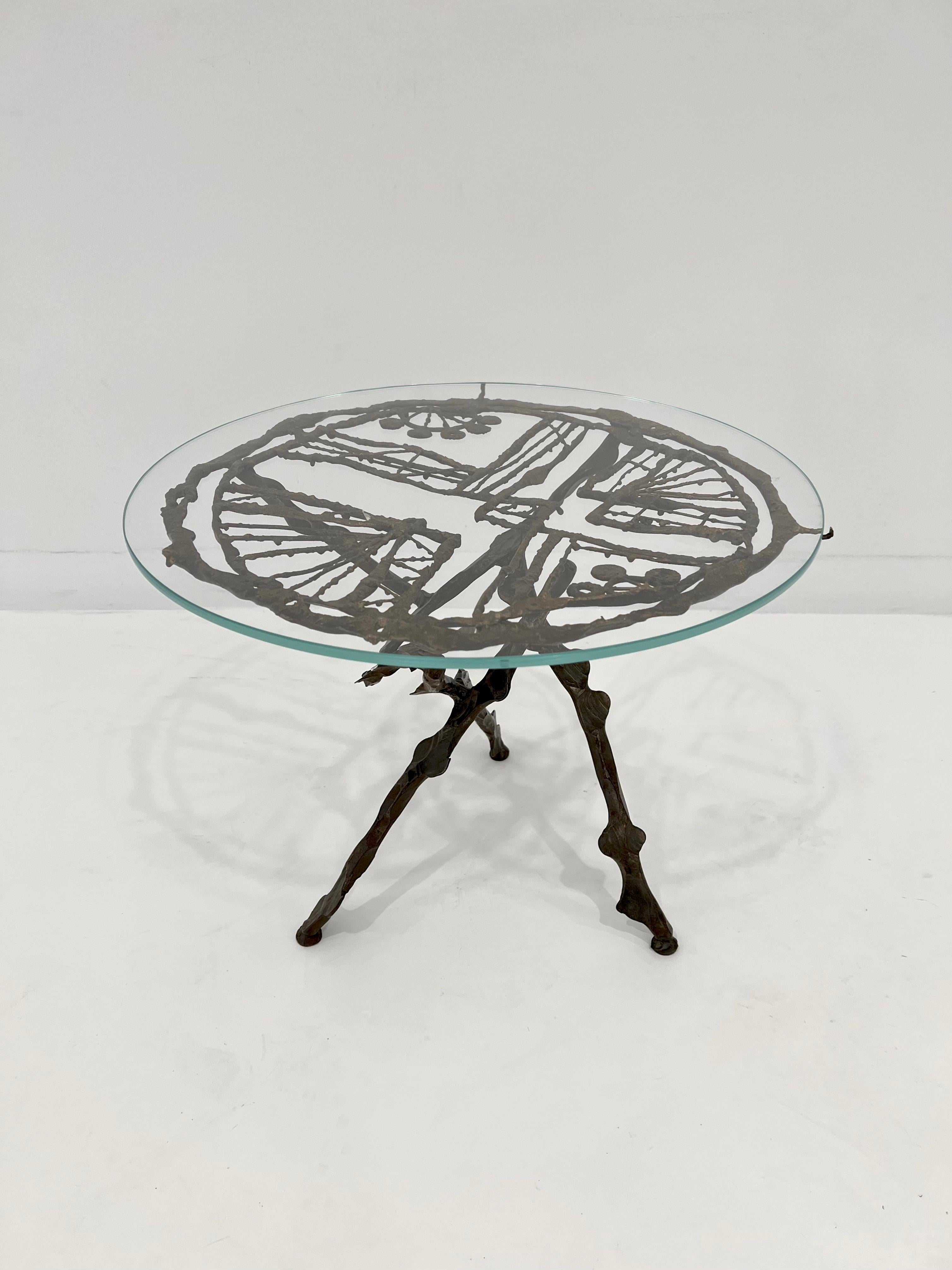 Mid-Century Modern Table d'appoint italienne brutaliste en vente