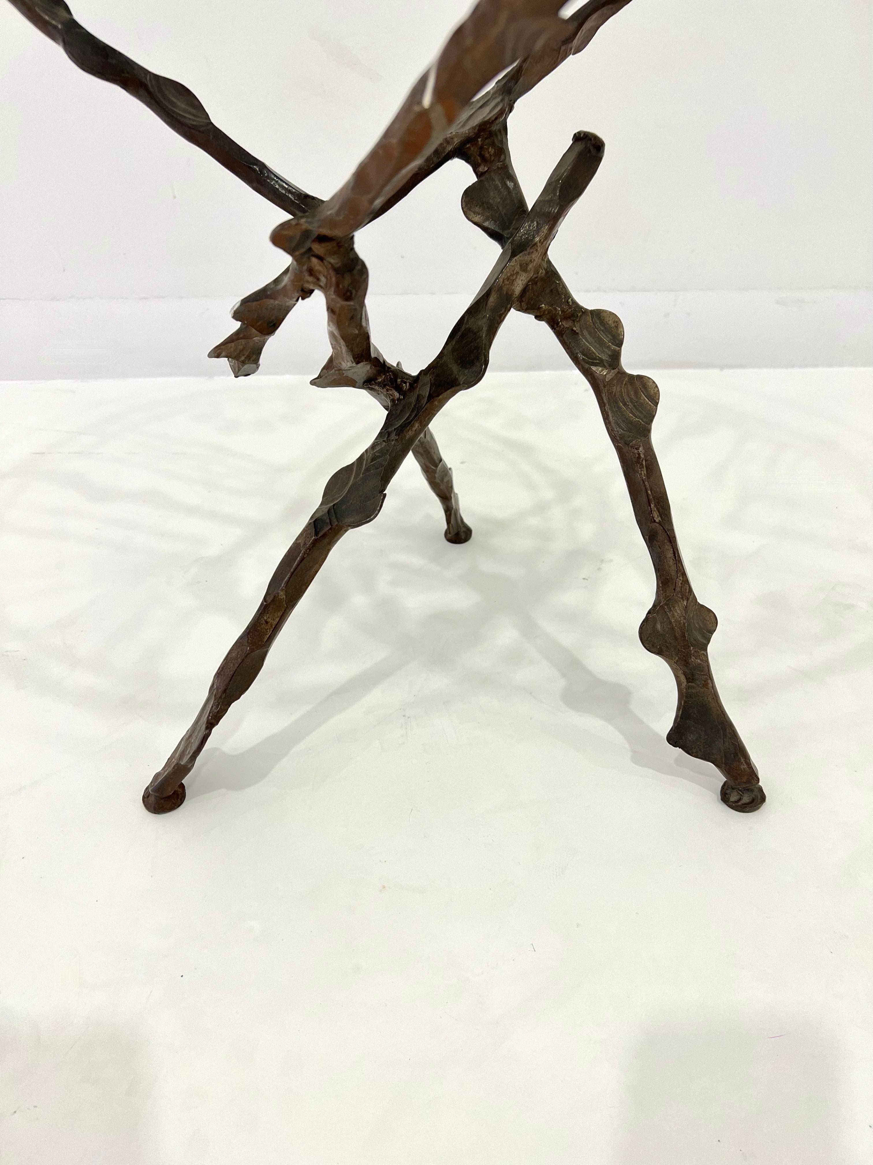Table d'appoint italienne brutaliste en vente 3
