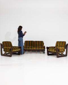 Italienisches brutalistisches Sofa und zwei Sessel, Satz von drei, CIRCA 1970