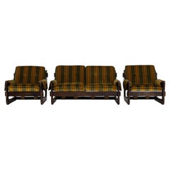 Italienisches brutalistisches Sofa und zwei Sessel, Satz von drei, CIRCA 1970
