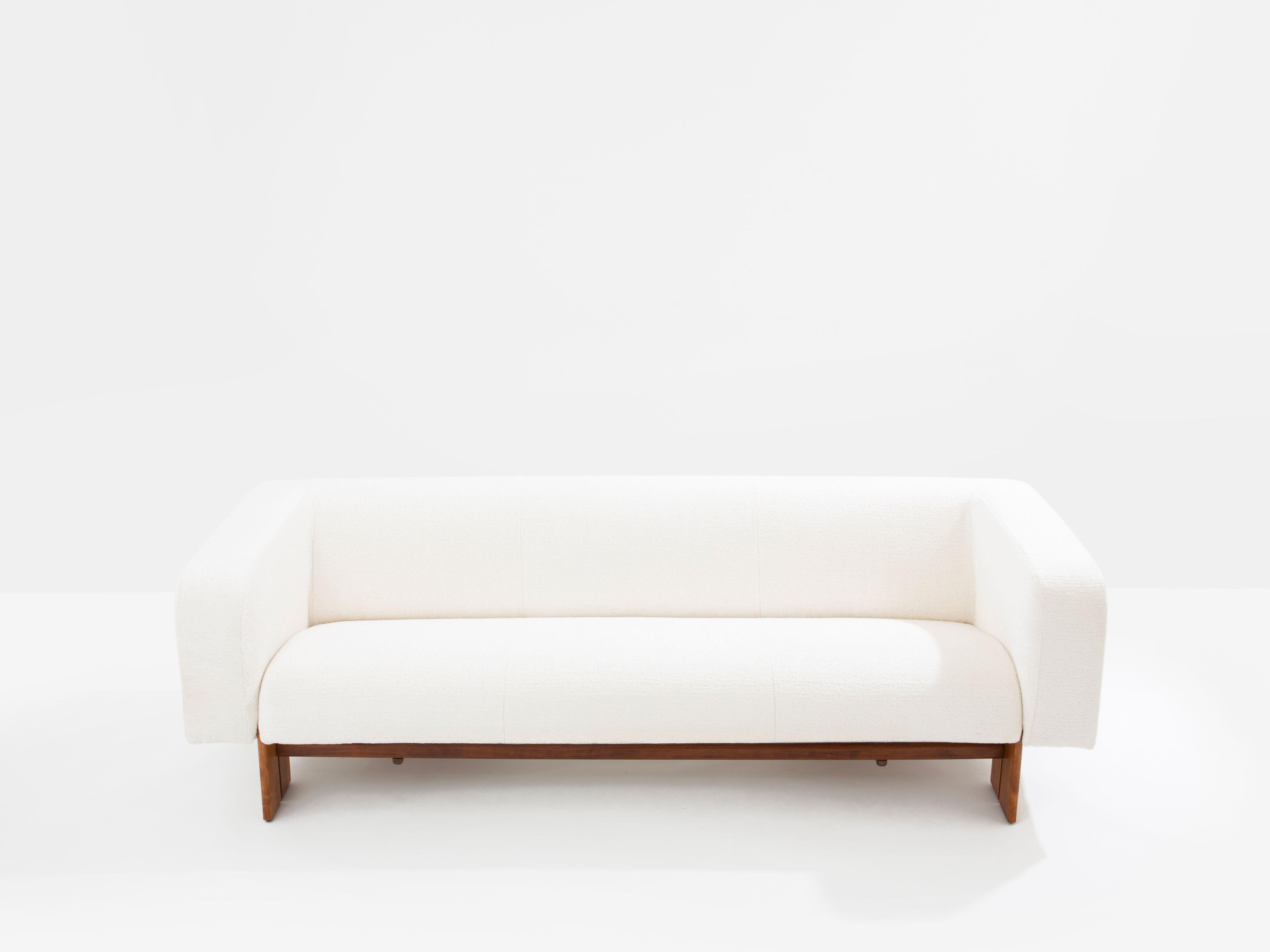 Mid-Century Modern Italian brutalist sofa solid walnut and white chenille velvet 1960s For Sale
