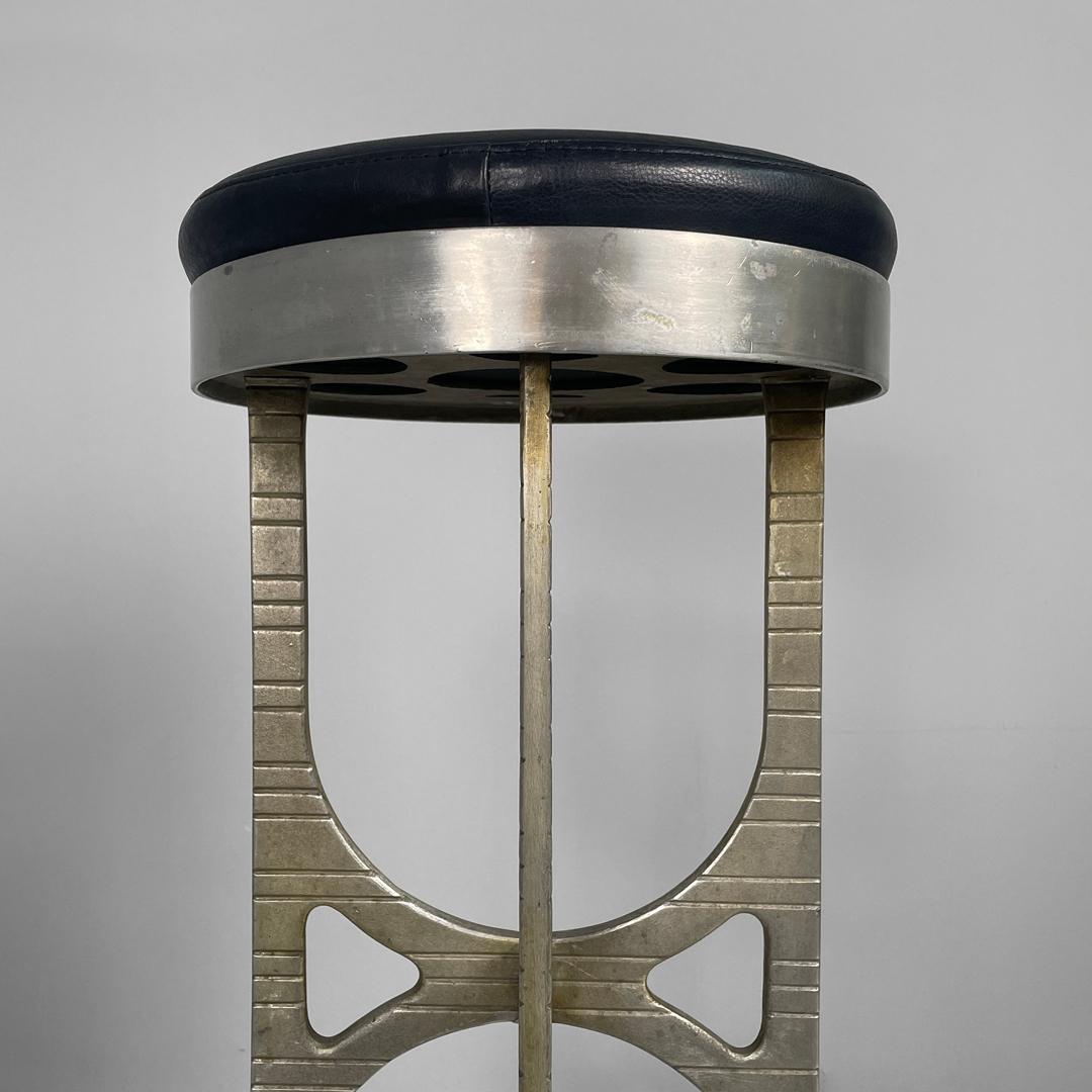 Italian brutalist style high stools in aluminum and black leather, 1940s For Sale 3