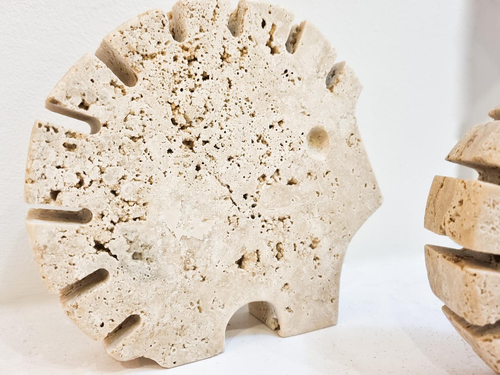 Italian Brutalist Travertine Hedgehog Sculptures by Fratelli Mannelli, Italy In Good Condition For Sale In Brussels, BE