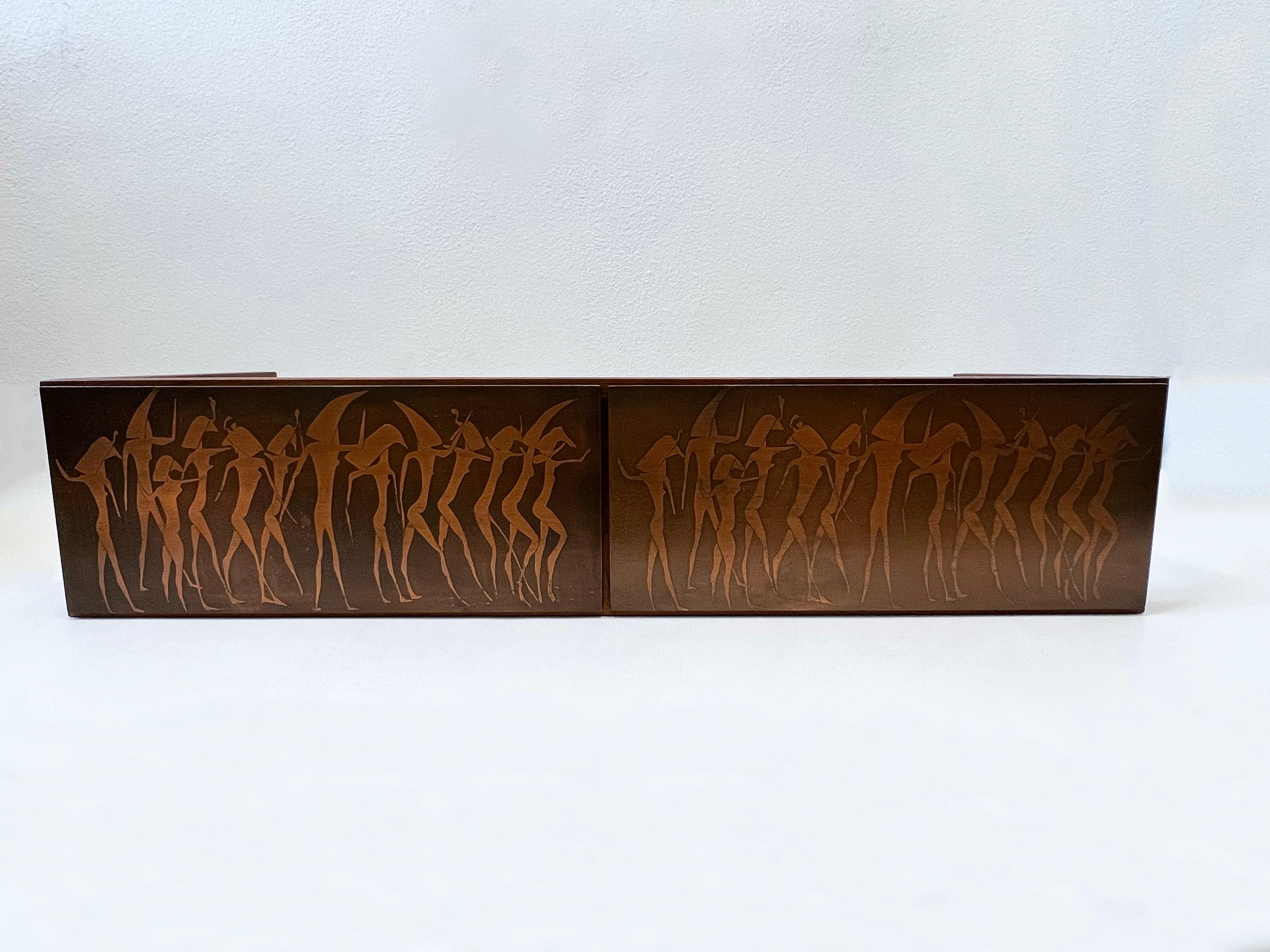 Consola Brutalista Italiana de Nogal y Cobre de G. Urso finales del siglo XX en venta