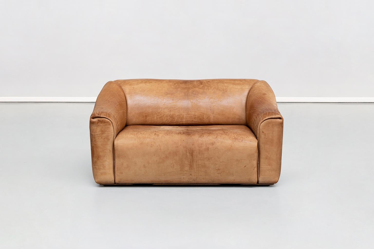 Italian two-seat, buffalo light brown leather sofa, Mod. DS 47 by De Sede, Svizzera, 1970s
A rare and beautiful sofa, produced at the end of the 1970s by De Sede Svizzera, Mod. DS 47 with two seats.
A fantastic vintage condition, beautiful light