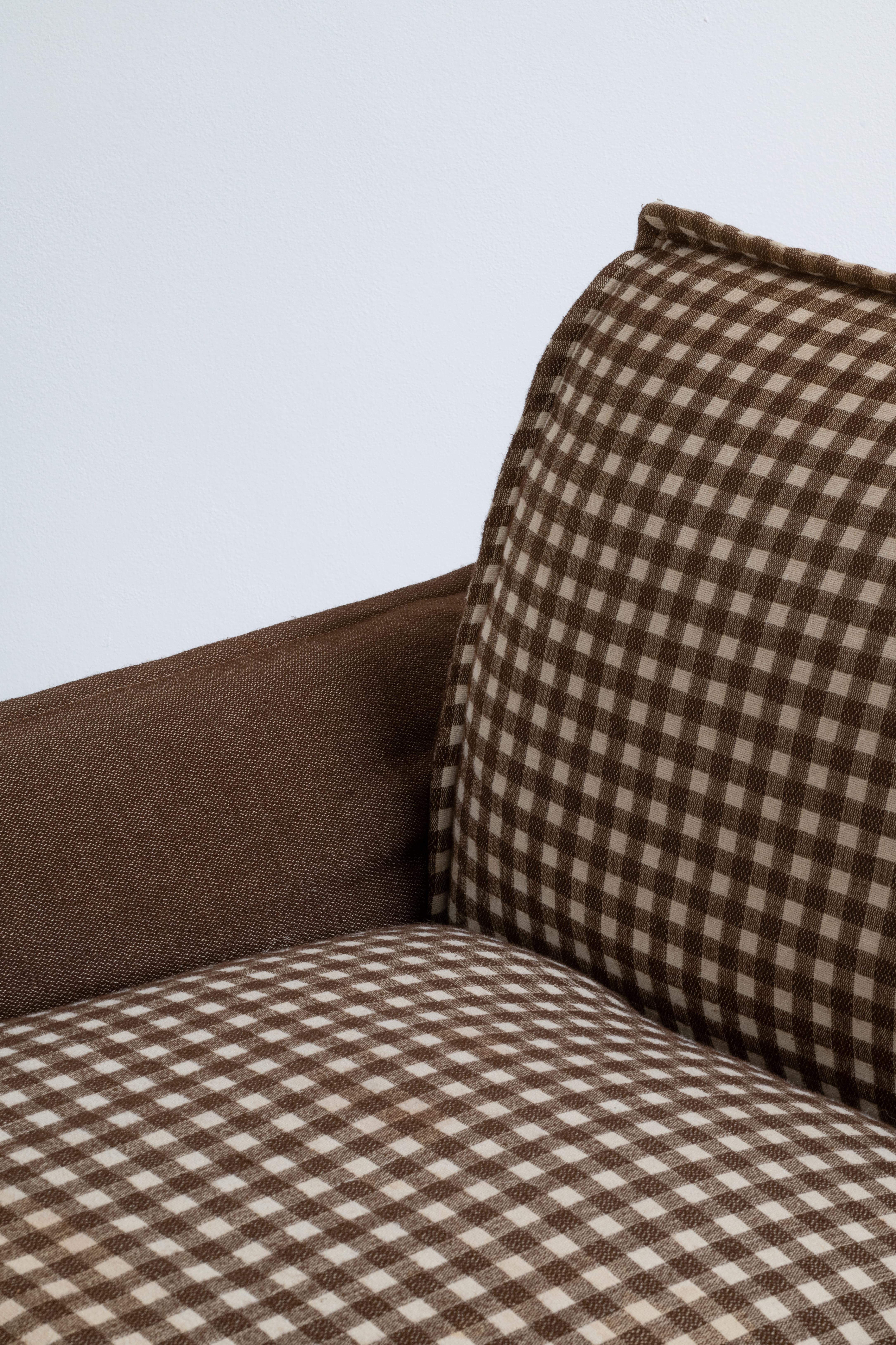 Tissu Paire de fauteuils de salon volumineux en tissu italien en vente