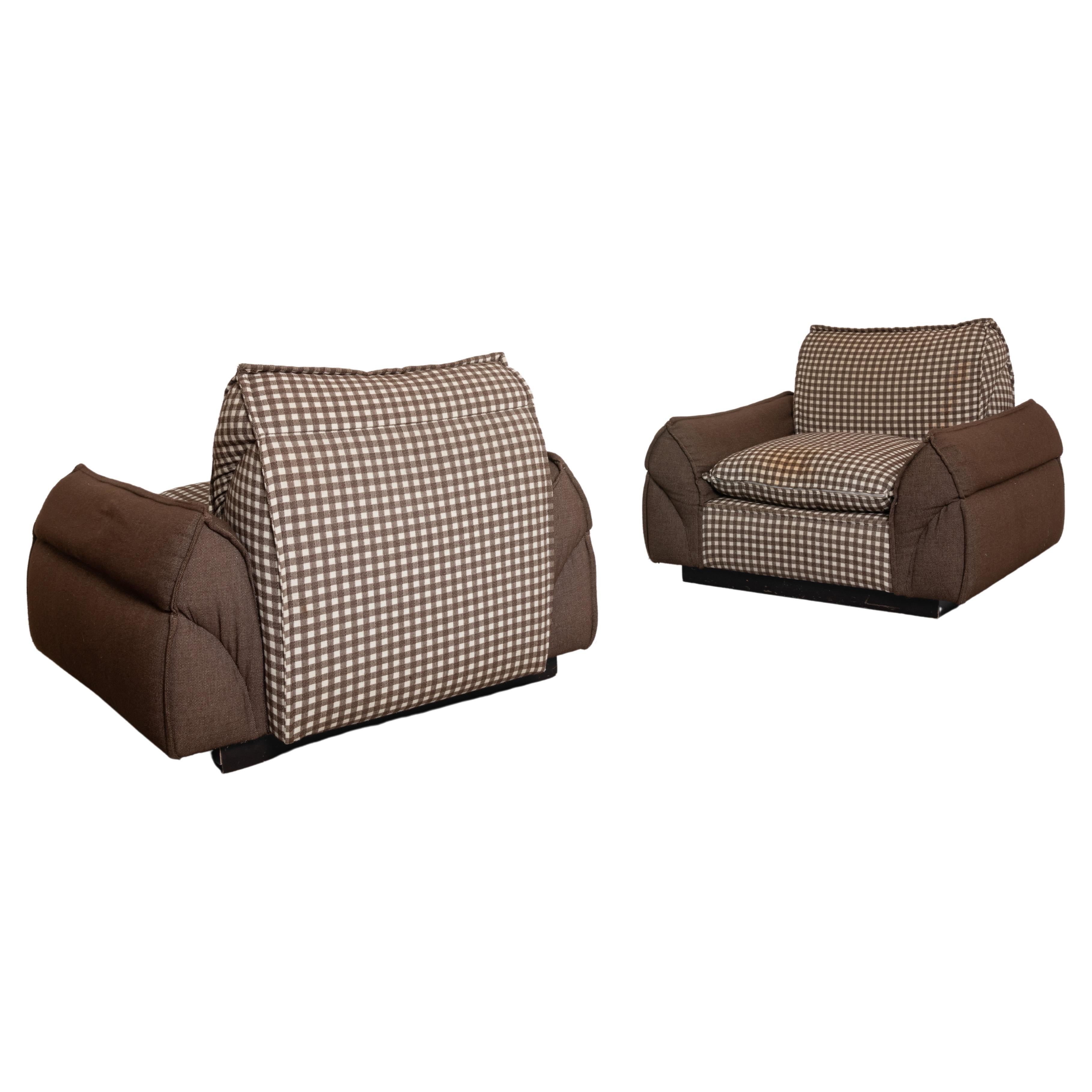 Italian Bulky Pair of Lounge Armchairs in fabric For Sale