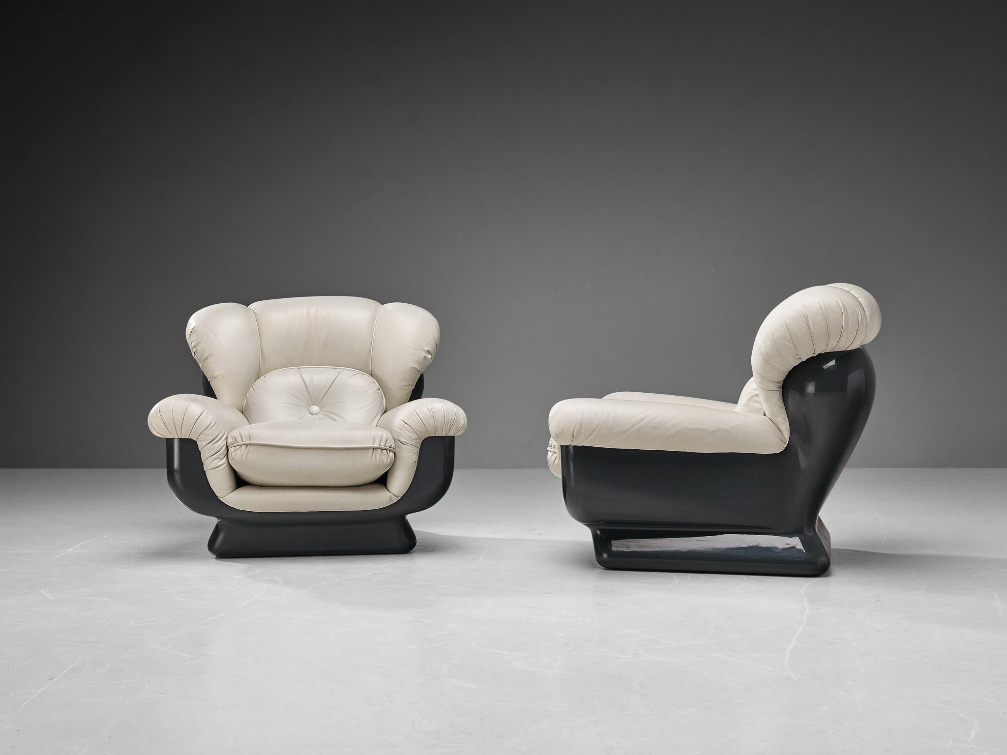 Post-Modern Italian Bulky Pair of Lounge Chairs in Fiberglass and Leatherette For Sale