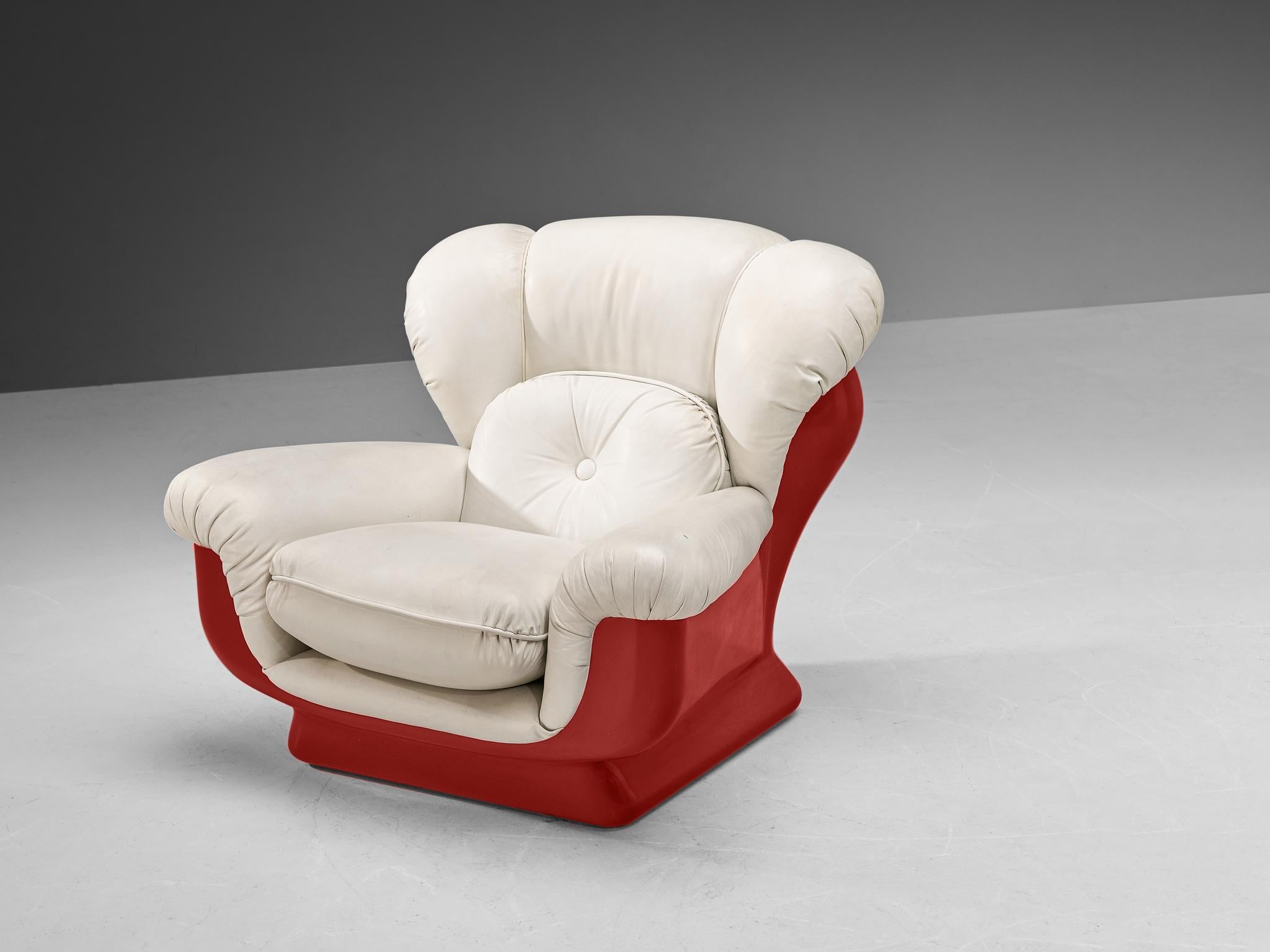 Italian Bulky Pair of Lounge Chairs in Red Fiberglass and Leatherette For Sale 2