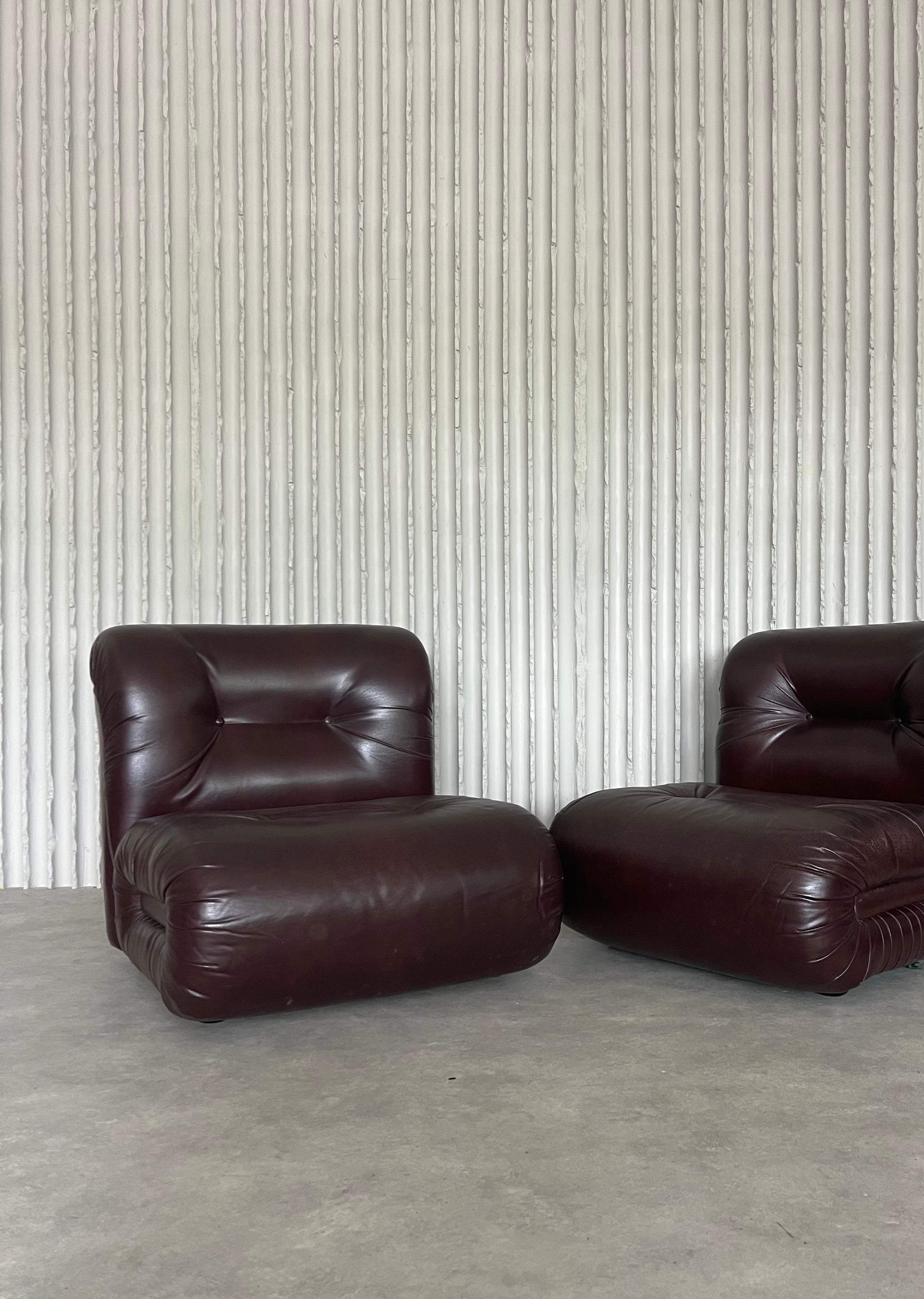 Italian Burgundy Leather Lounge Chairs – 6 available In Good Condition For Sale In HAARLEM, NL