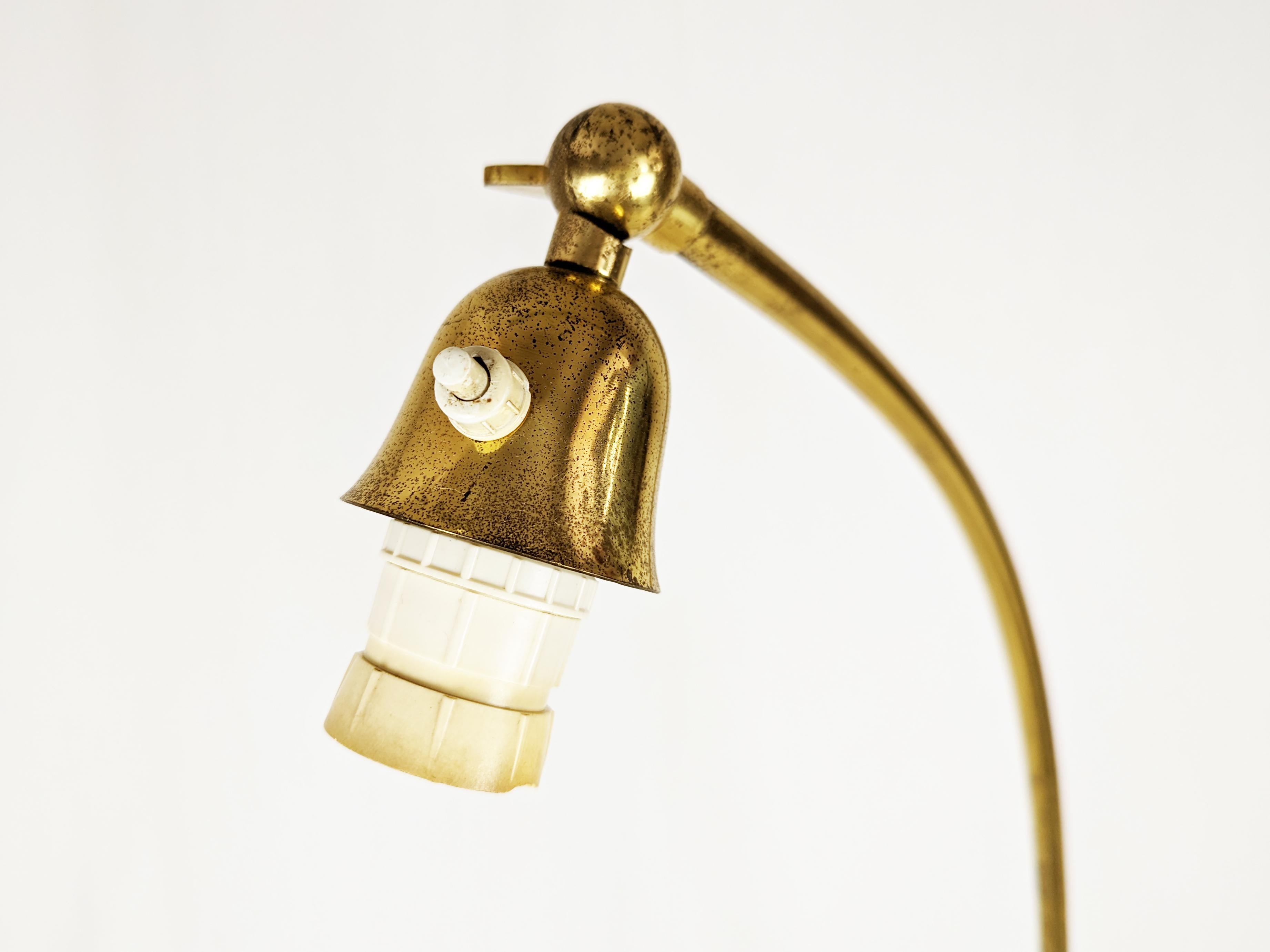 20th Century Italian burgundy metal & brass 1940s floor lamp For Sale