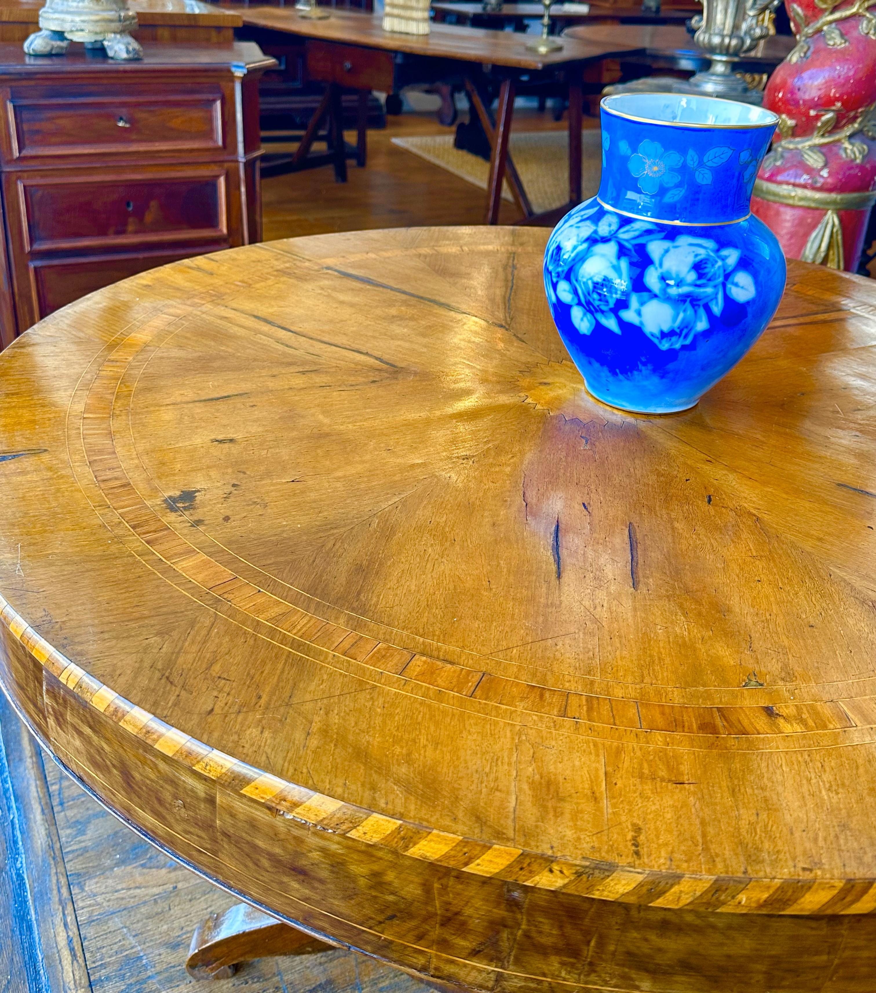 Italian Burl Walnut Inlaid Center Table, circa 1830 For Sale 4