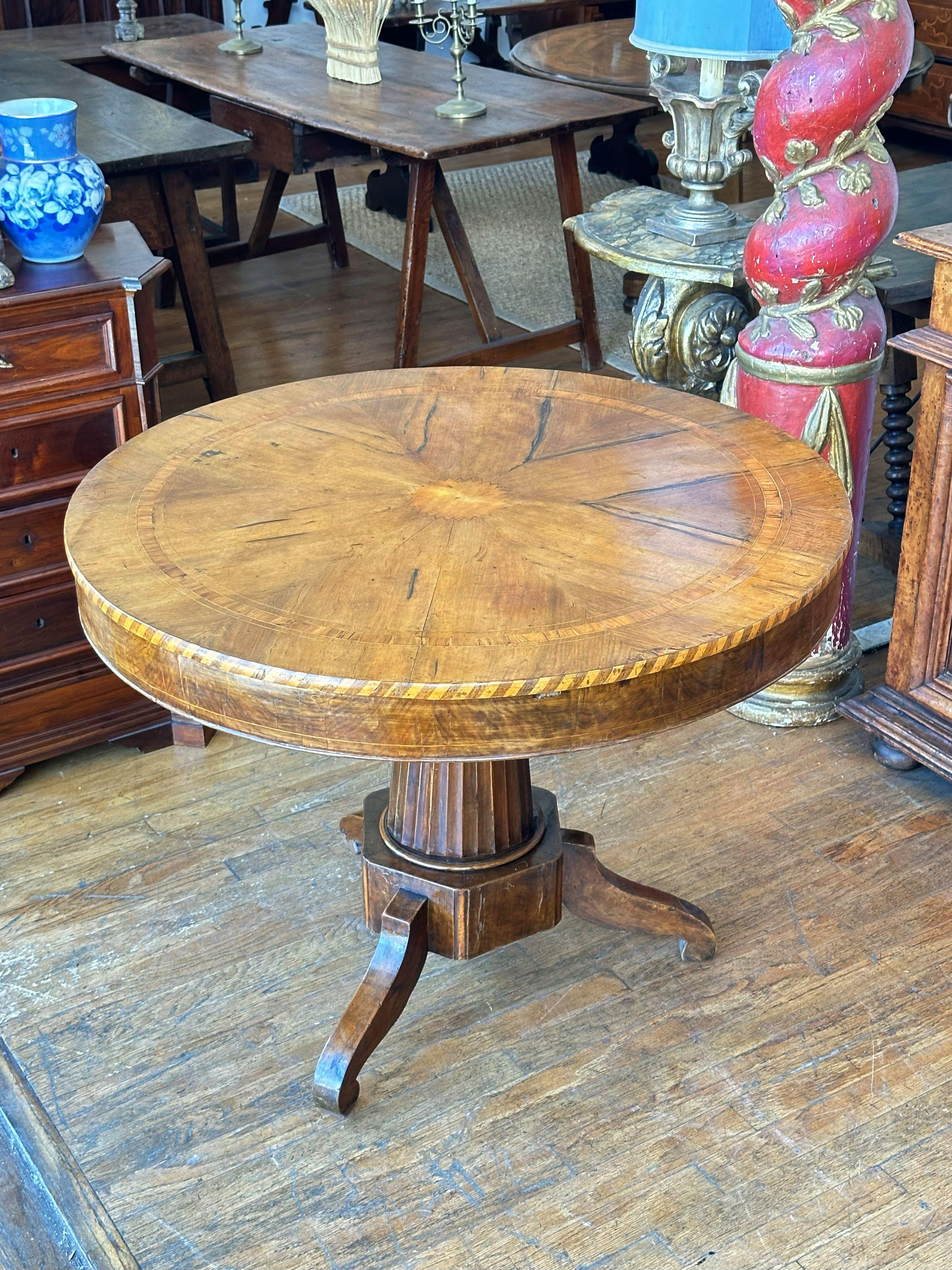 Italian Burl Walnut Inlaid Center Table, circa 1830 In Good Condition For Sale In Los Angeles, CA