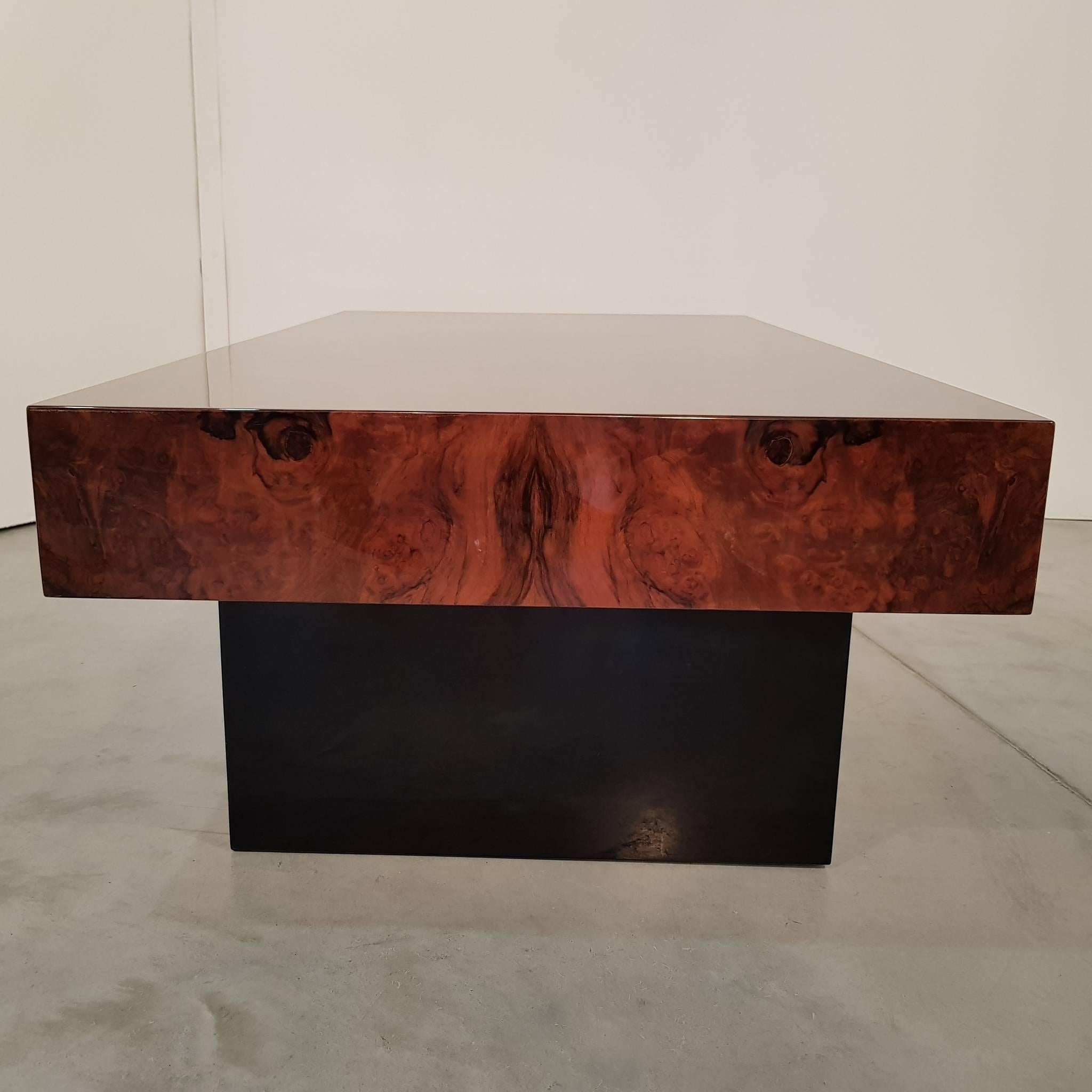 Italian Burl Walnut Mid-Century Modern Coffee Table in Style of Willy Rizzo For Sale 1