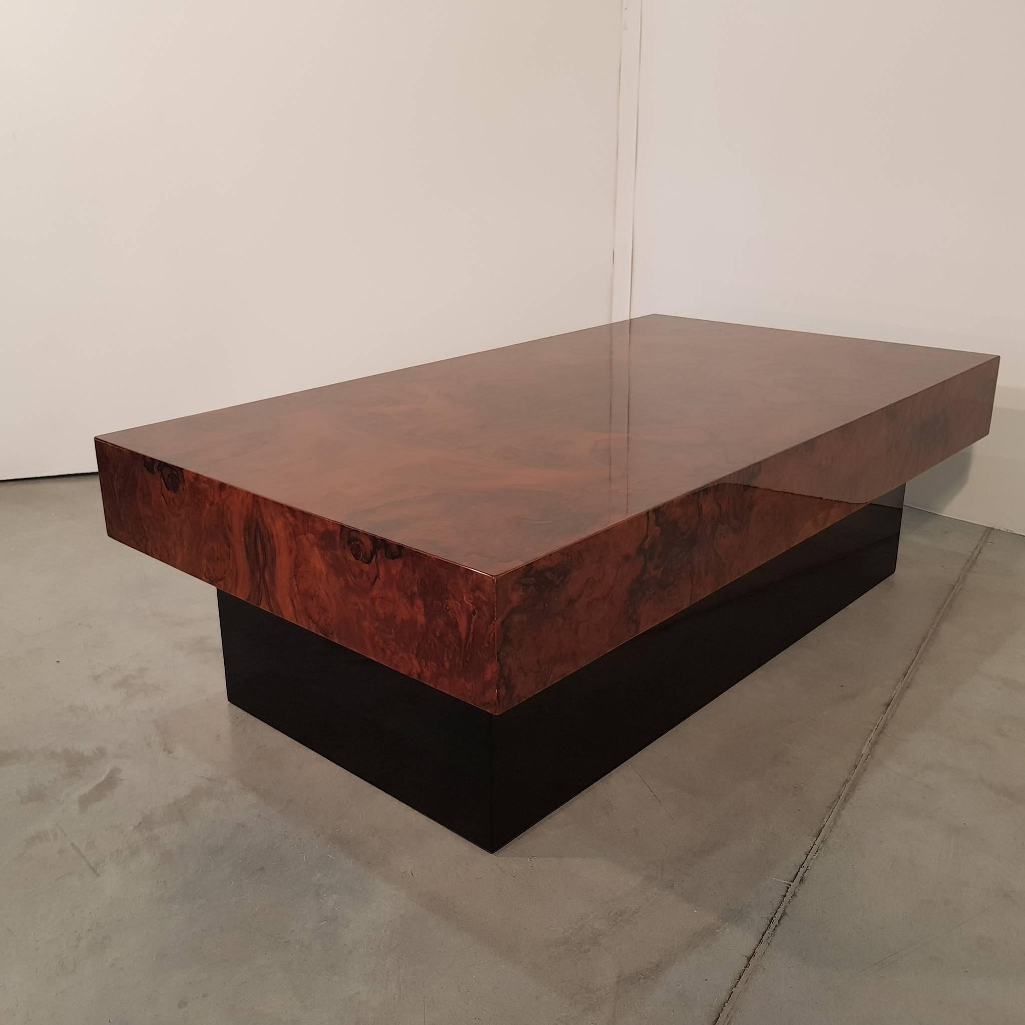 Italian Burl Walnut Mid-Century Modern Coffee Table in Style of Willy Rizzo For Sale 2