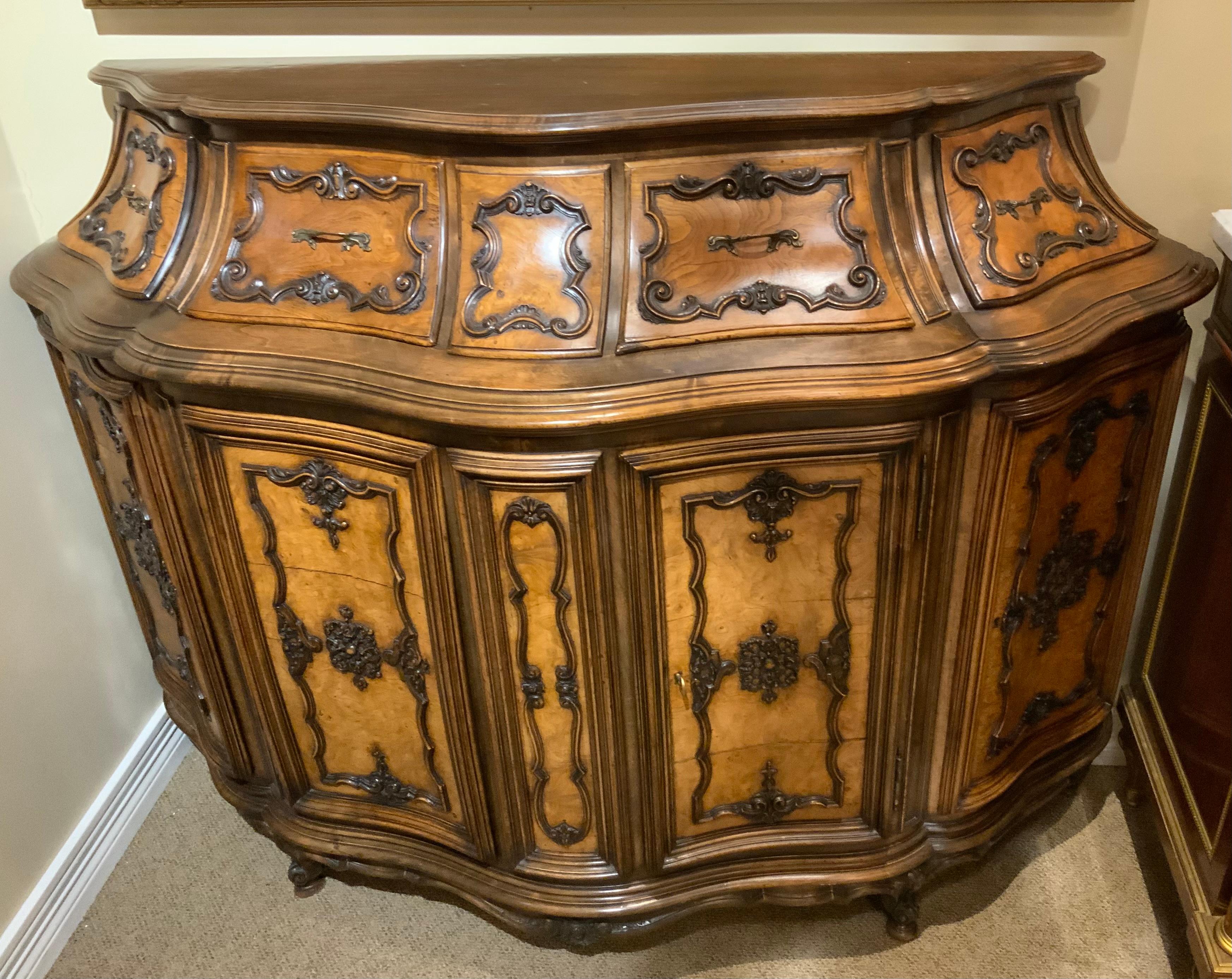 Italian Burl walnut Serpentine shaped cabinet In Excellent Condition For Sale In Houston, TX