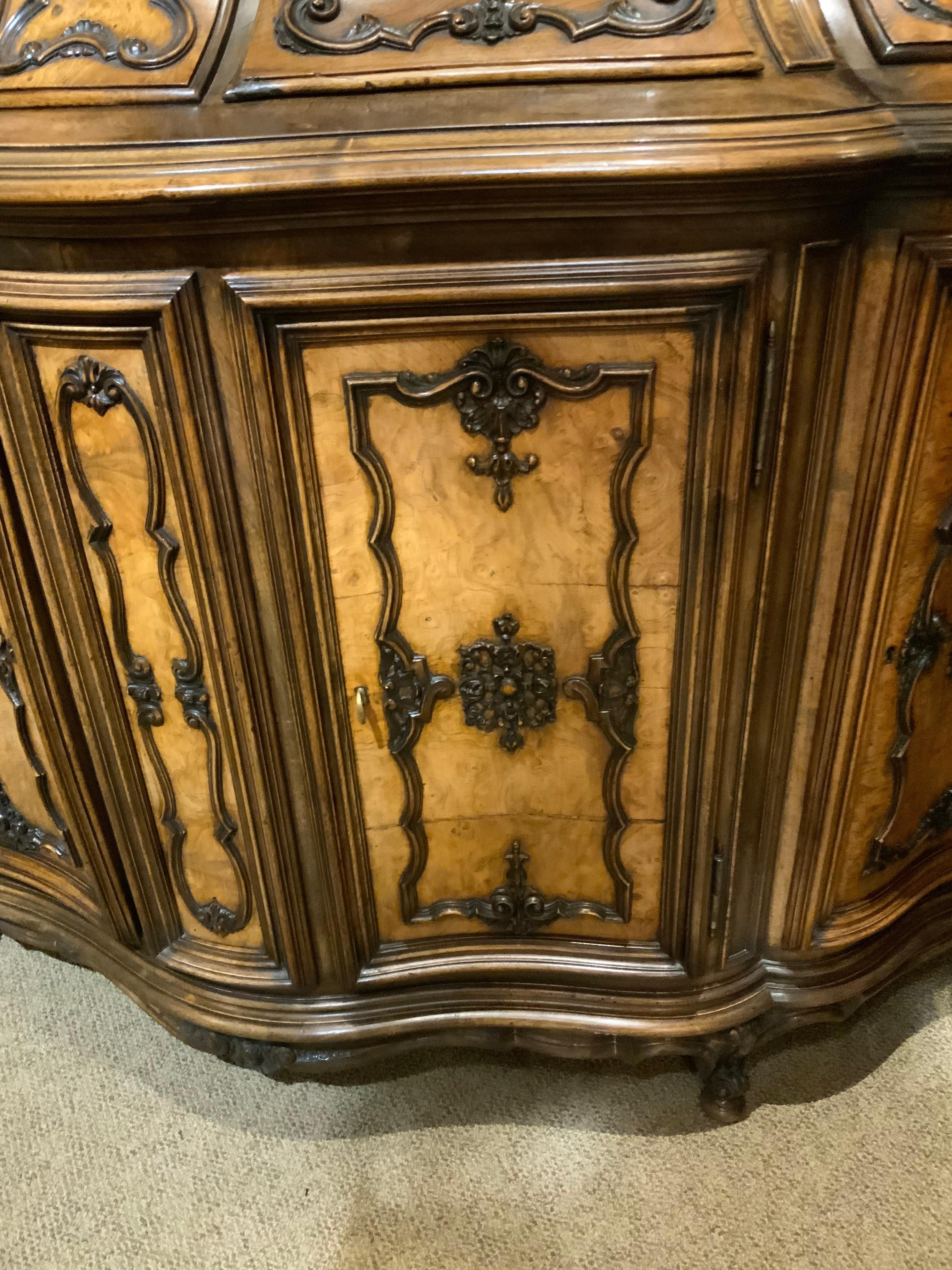 Italian Burl walnut Serpentine shaped cabinet For Sale 1