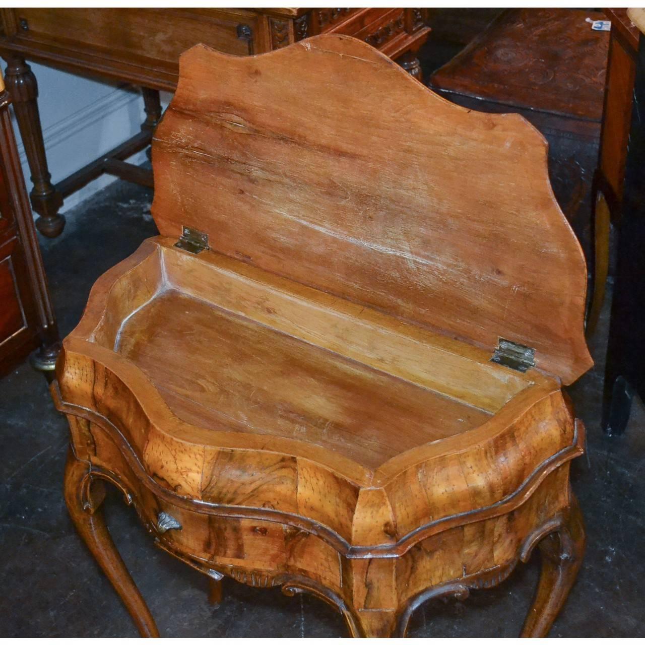 20th Century Italian Burl Walnut Side Table, circa 1920