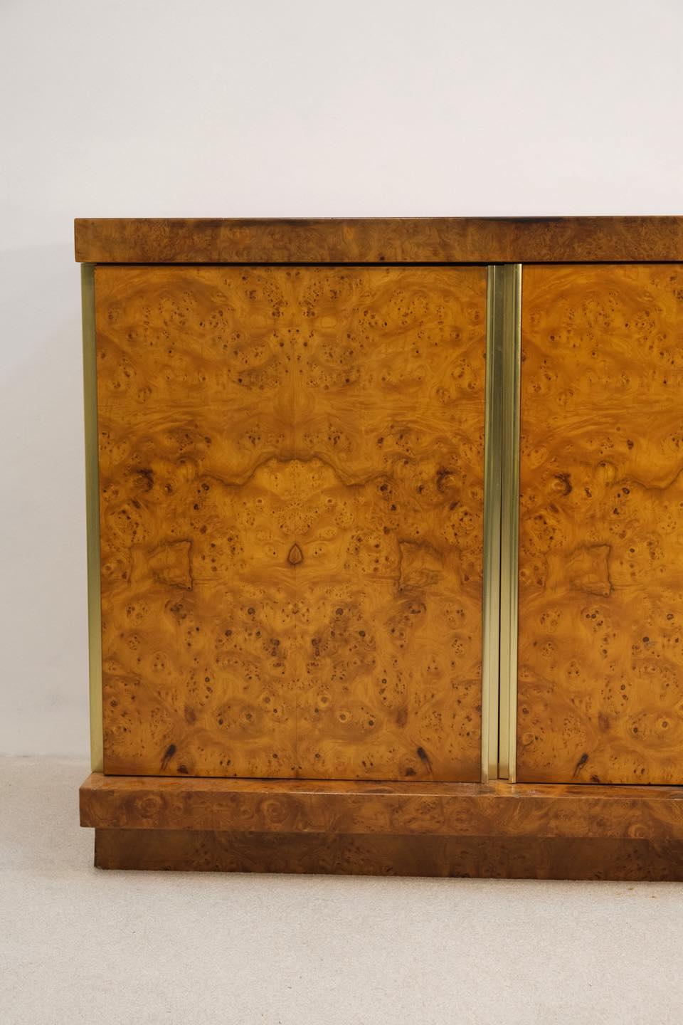 Armoire italienne en ronce de bois et marbre des années 1970 6