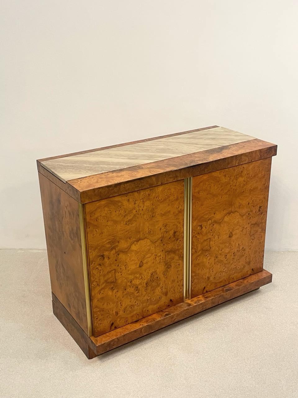 Armoire italienne en ronce de bois et marbre des années 1970 2
