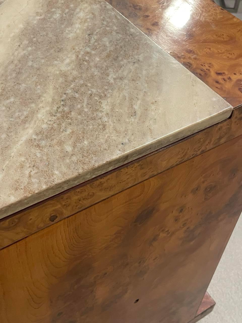 Armoire italienne en ronce de bois et marbre des années 1970 3