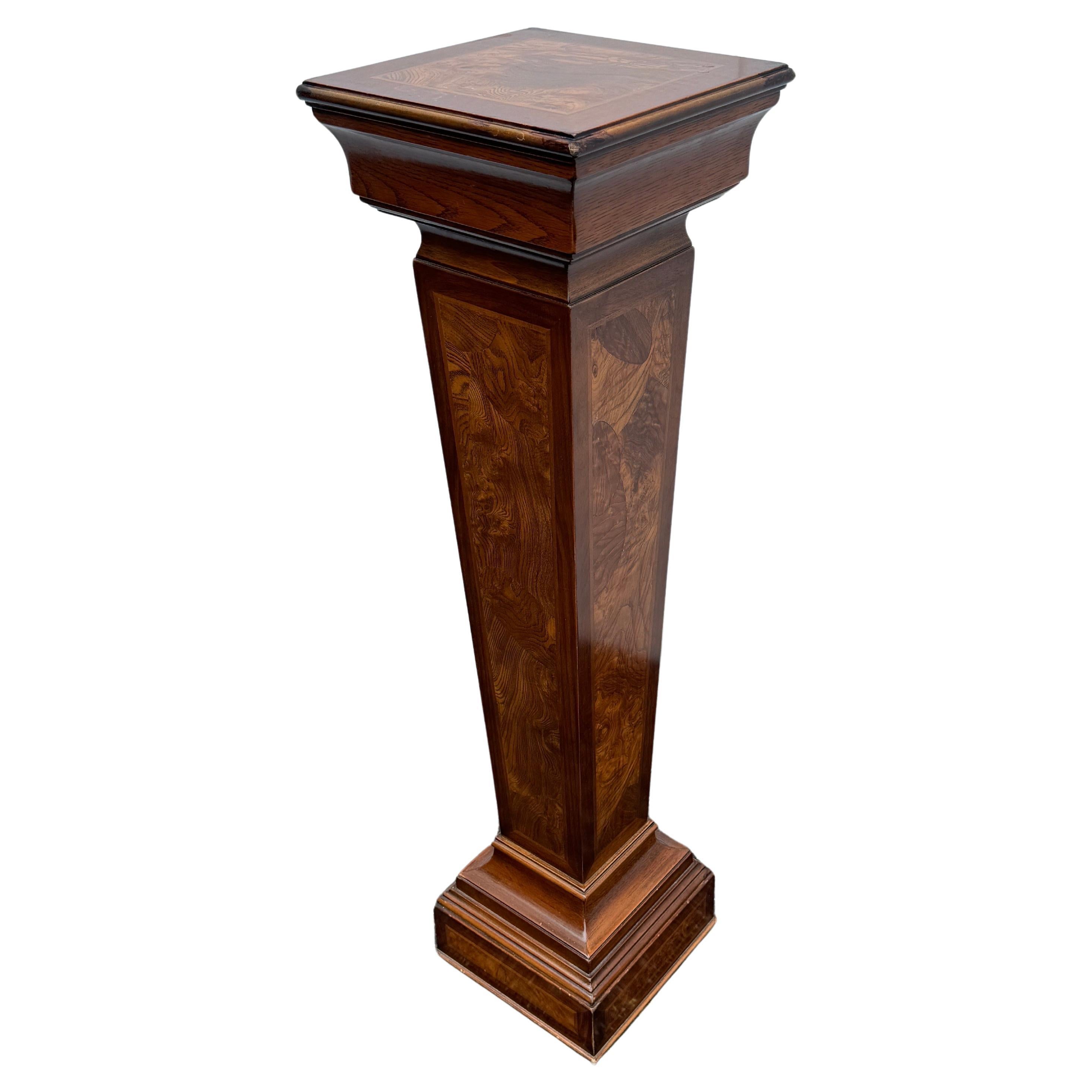 Italian Burl Wood Tapered Pedestal Stand In Good Condition For Sale In Haddonfield, NJ