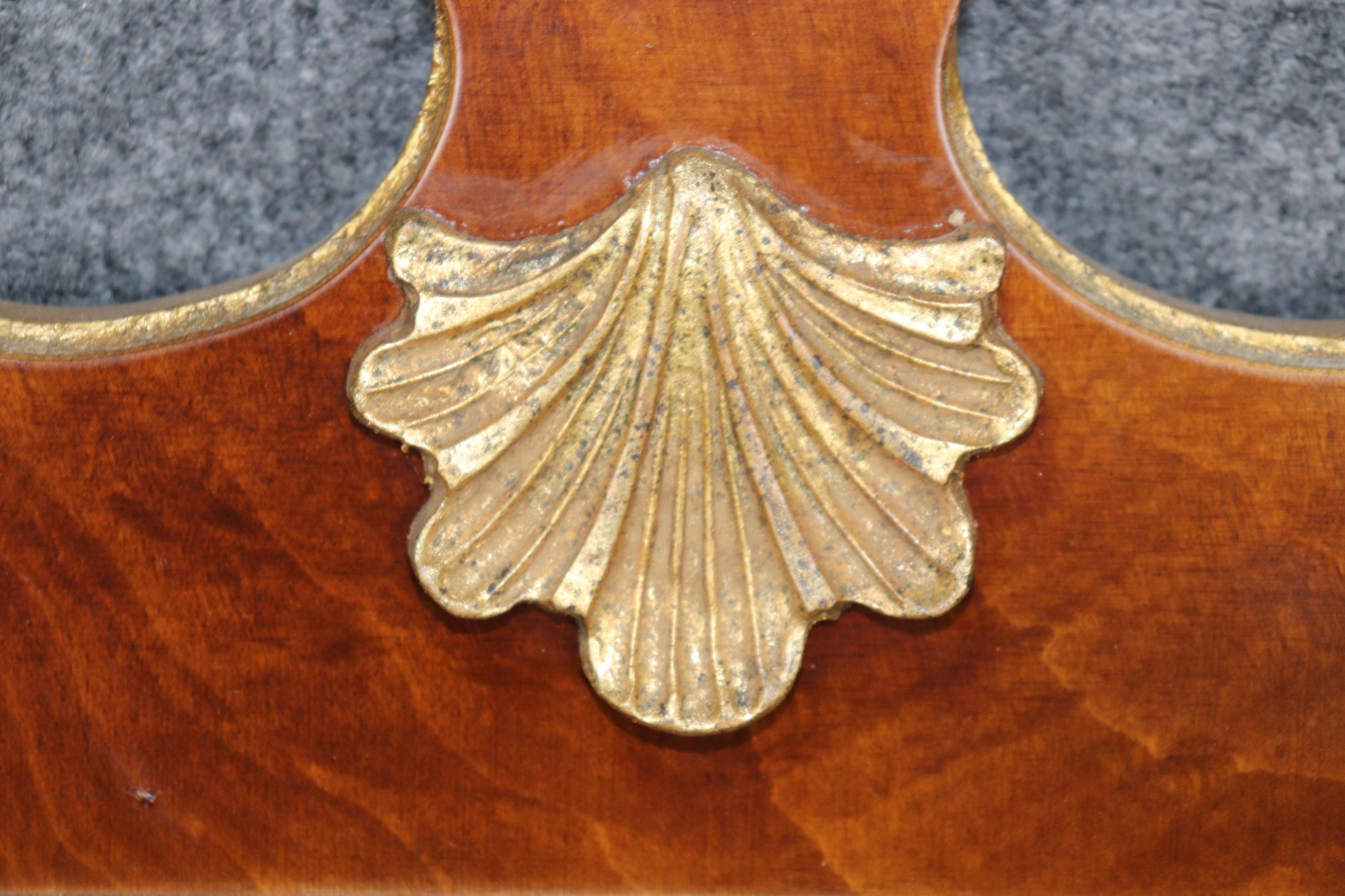 Miroir italien en noyer ronce et doré sculpté et estampillé Made in Italy en vente 7