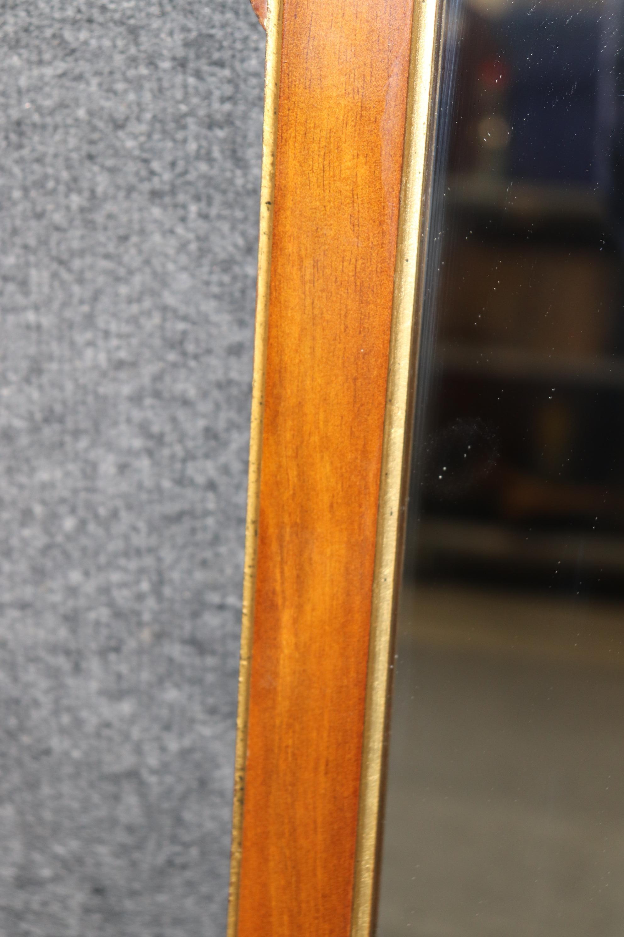 Miroir italien en noyer ronce et doré sculpté et estampillé Made in Italy en vente 8