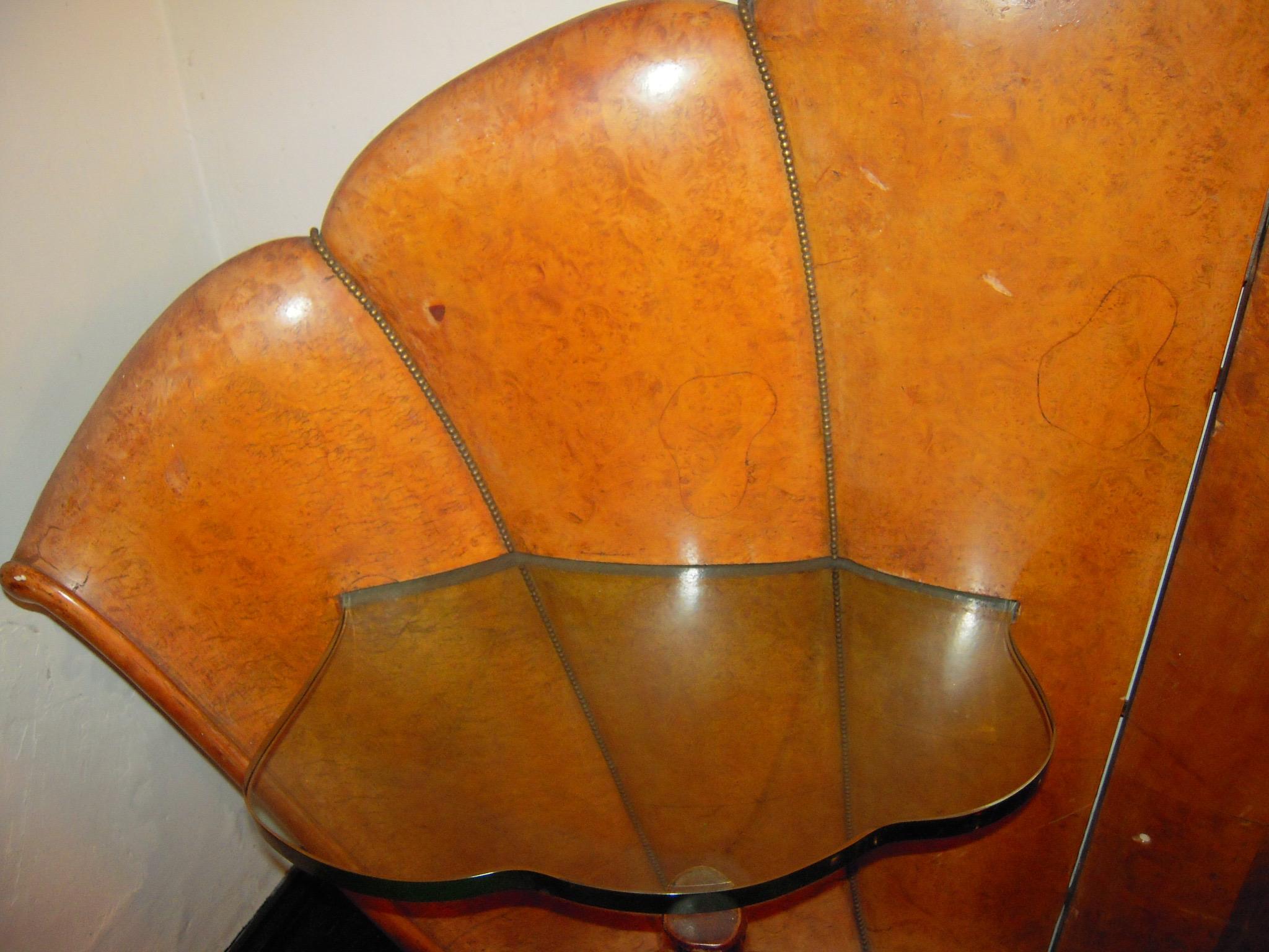 Italian Burled Walnut Art Deco Headboard with Shell Shaped Nightstands, 1920s In Fair Condition In Florence, IT