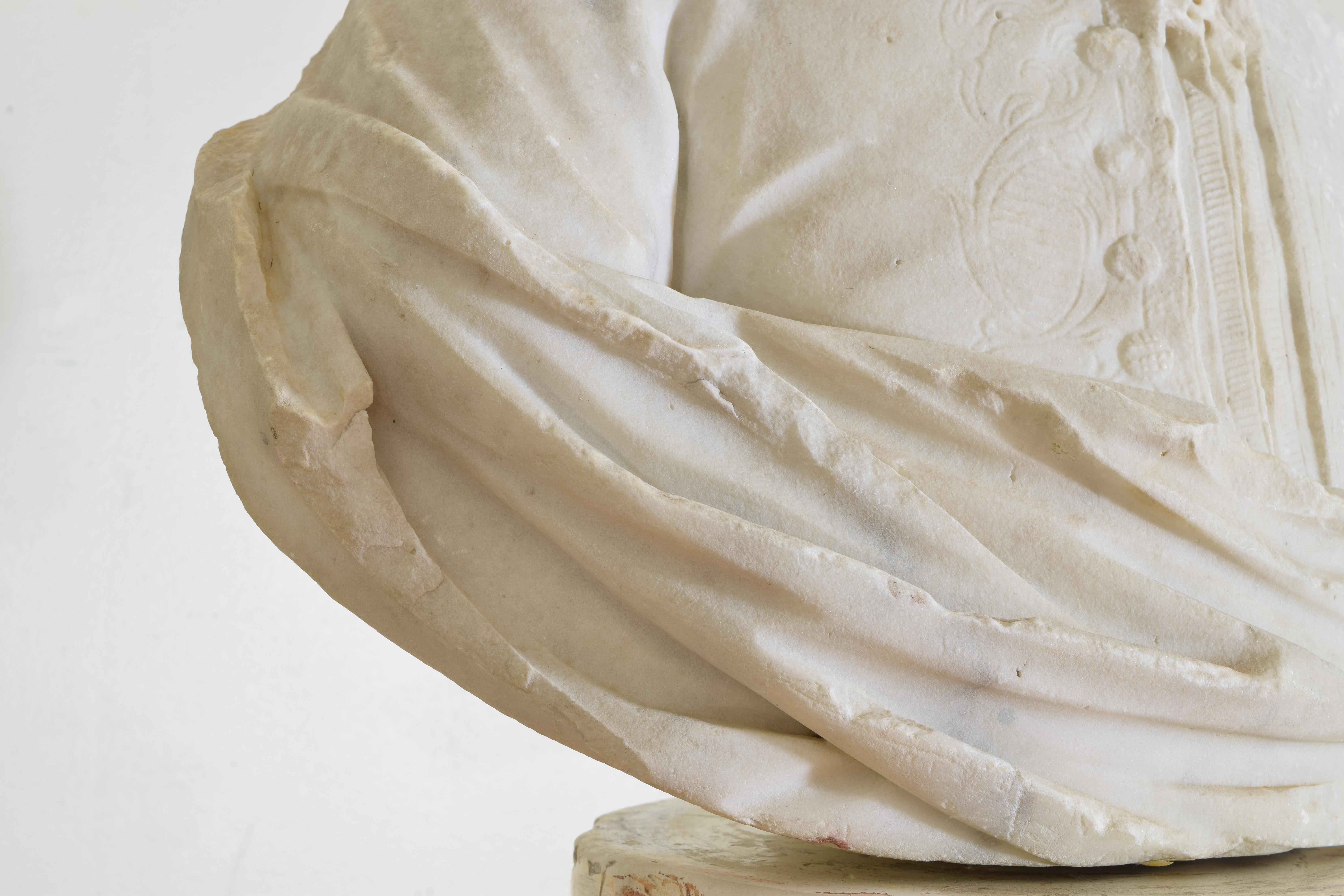 Italienische italienische Büste aus Bildhauermarmor auf späterem Gipssockel, 18.-19. Jahrhundert im Angebot 5