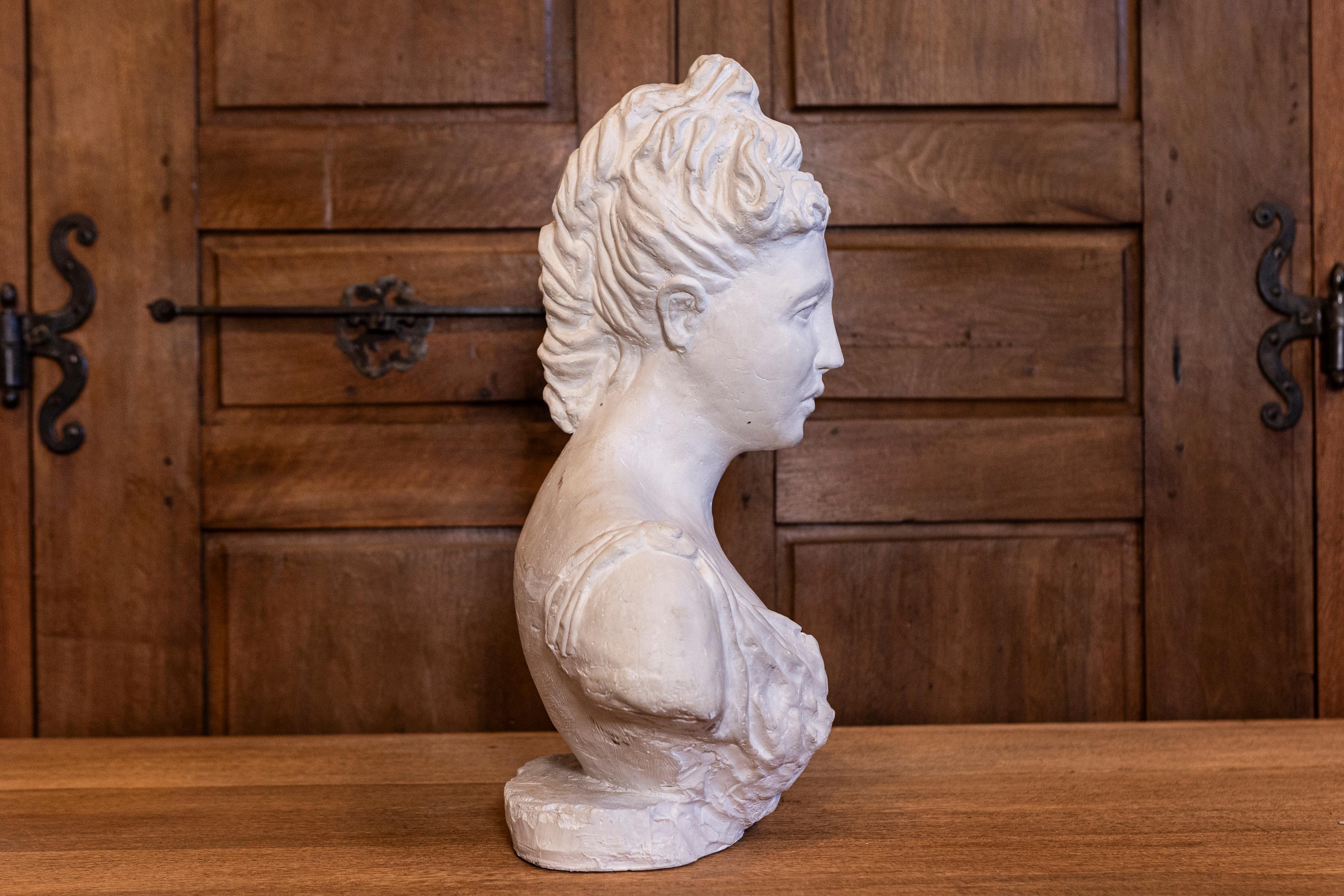 Hand-Carved Italian Bust of a Woman Wearing a Creased Dress with Fibula, 20th Century For Sale
