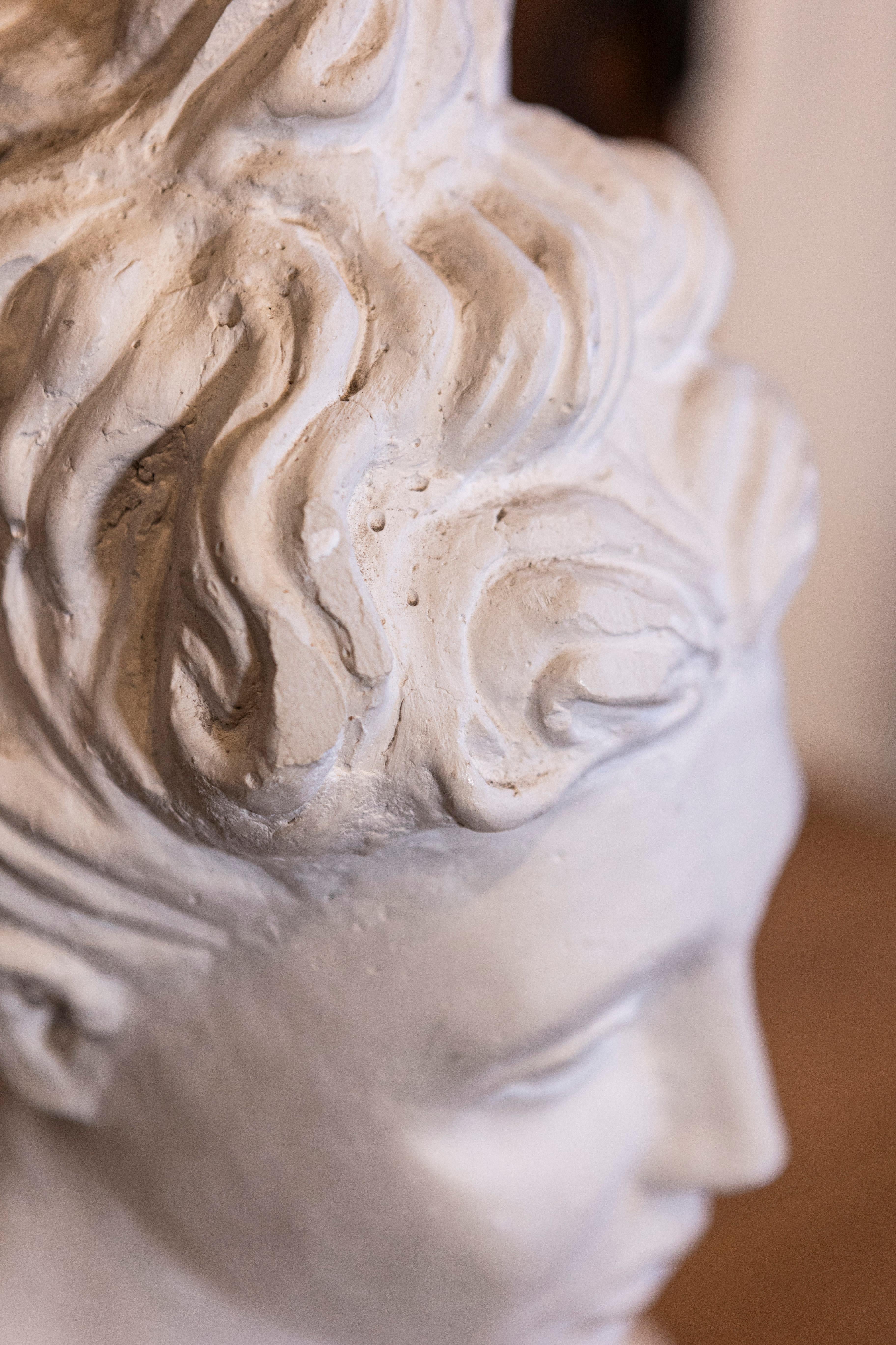 Italian Bust of a Woman Wearing a Creased Dress with Fibula, 20th Century For Sale 2