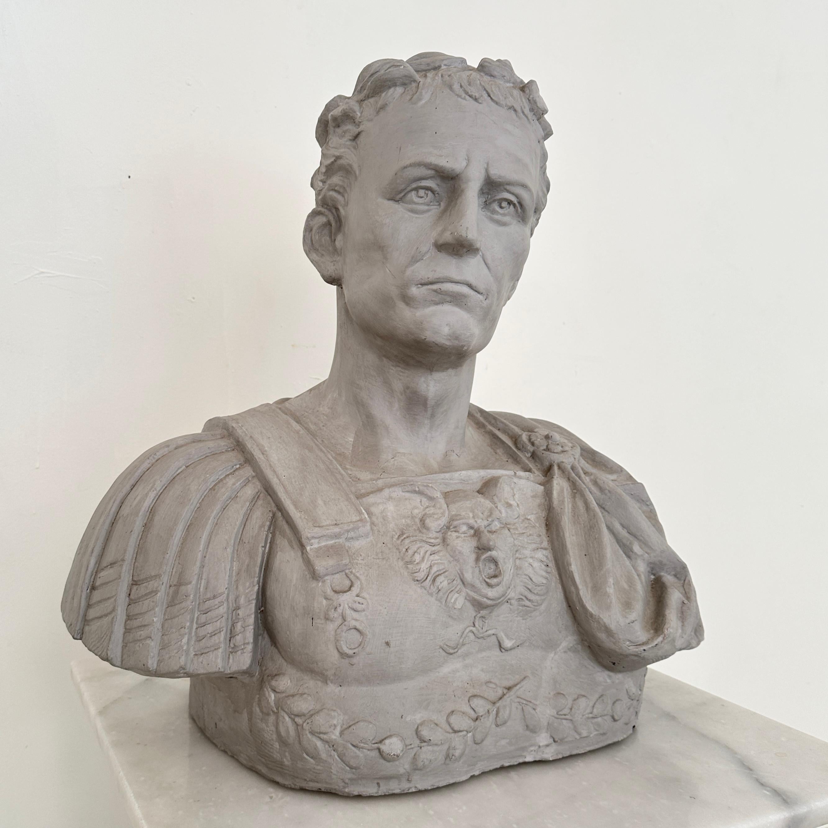 Buste de Caesar italien en plâtre et en fibre de verre, vers 1960 en vente 1