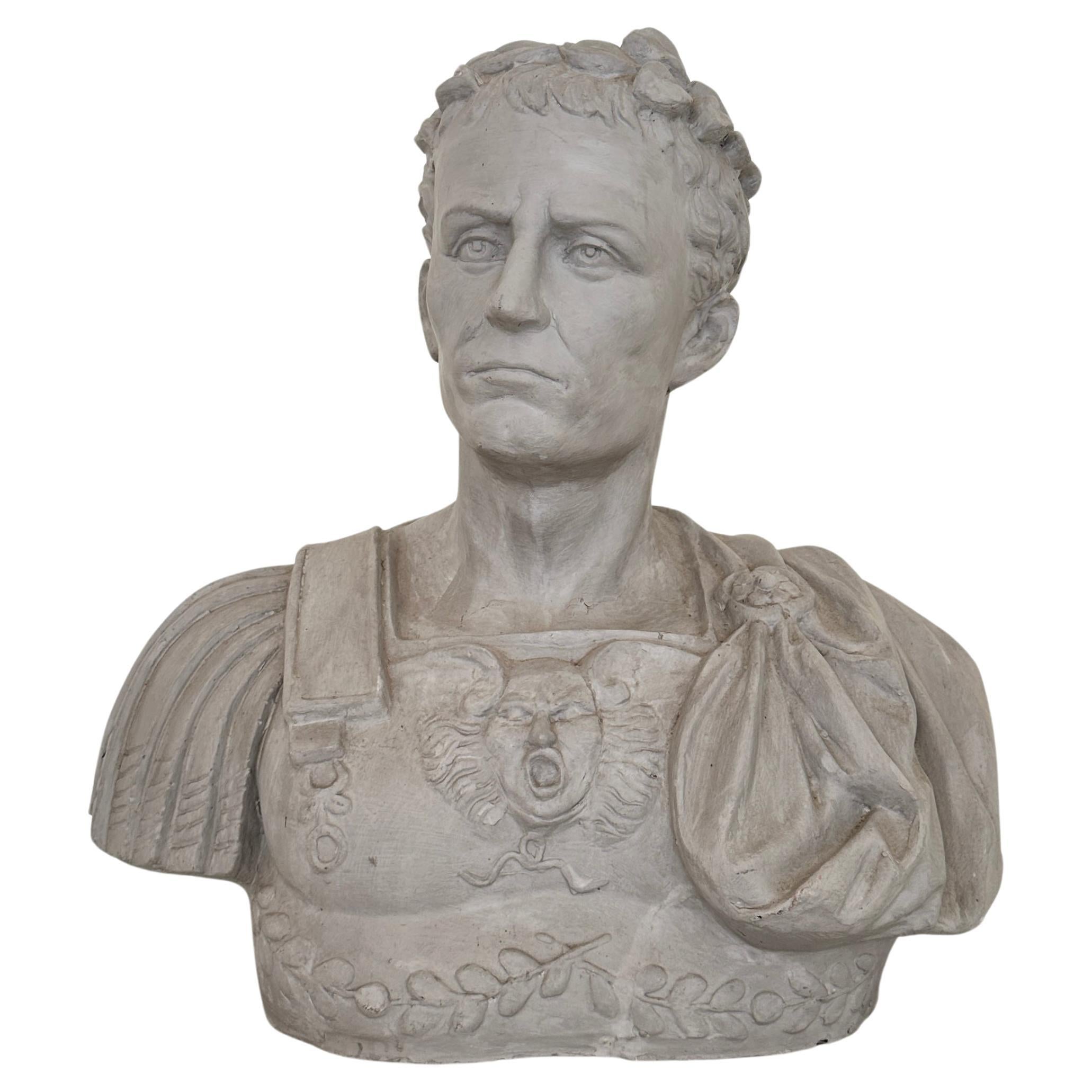 Busto italiano de César en yeso y fibra de vidrio, hacia 1960 en venta