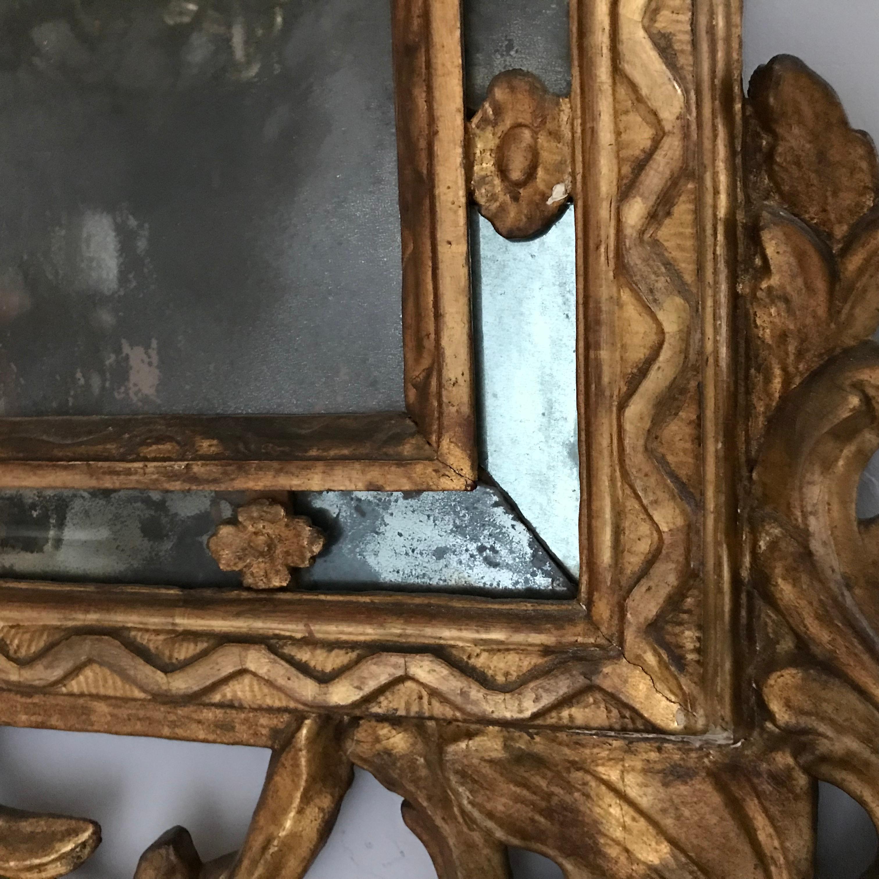 XVIIIe siècle et antérieur Miroir italien en bois doré du XVIIIe siècle en vente